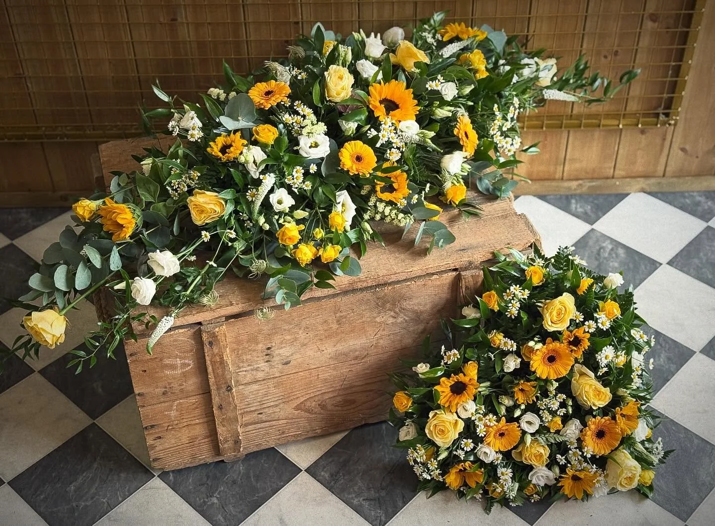 🌻THE PERFECT DUO🌻

A recent double ended spray with matching heart 💛 

In a lovely mix of bright yellows &amp; crisp whites all brought together with a mix of foliages 🥰