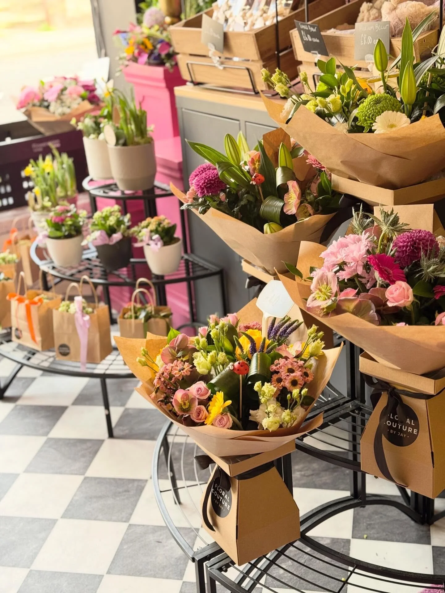 This is your final call to come grab your Mother&rsquo;s Day flowers 💐 

We only have a few bits left and close at 1 o&rsquo;clock 🥰