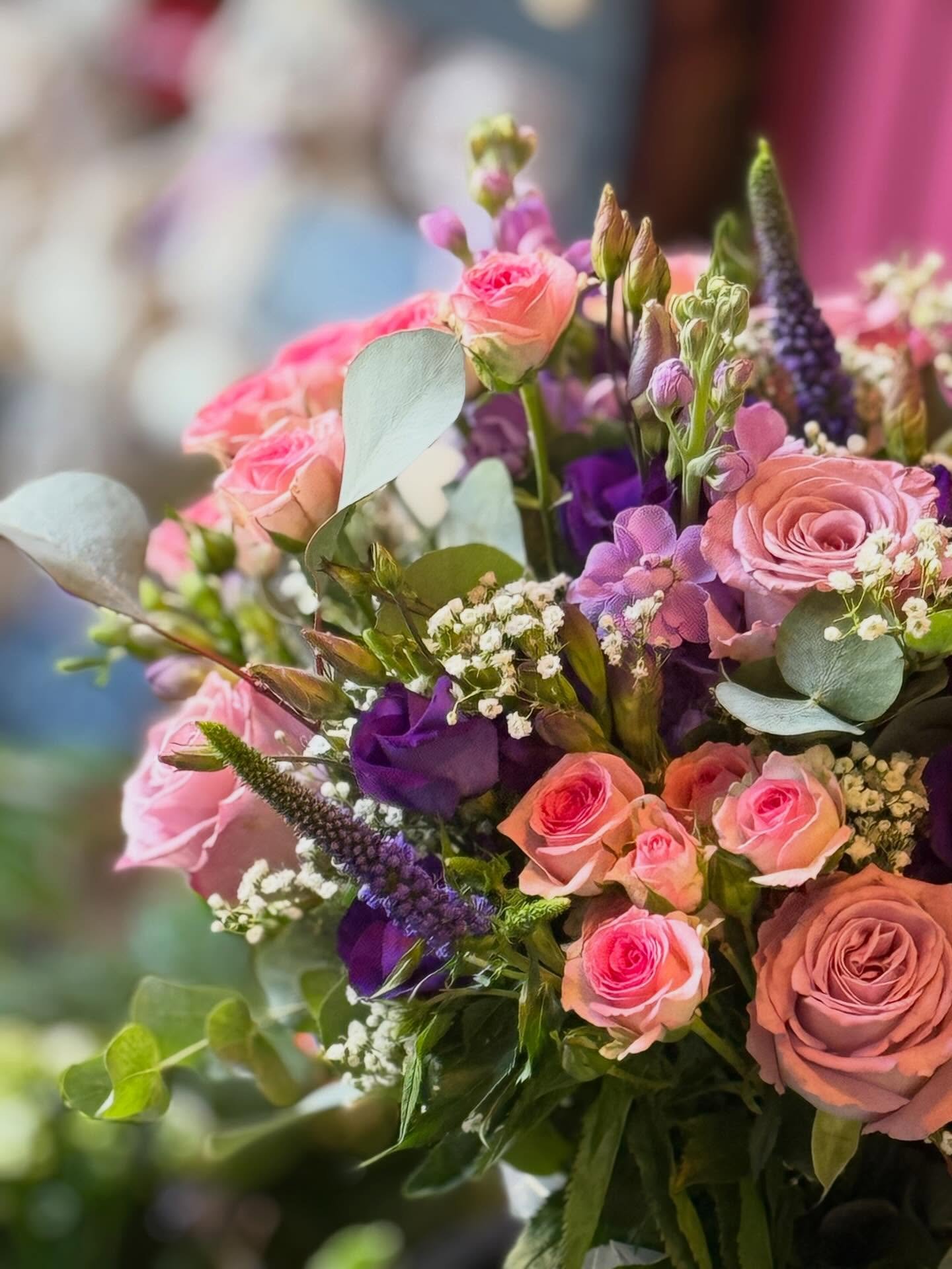 Soft blush meets a hint of drama 💐💜

Number two of this weekend&rsquo;s bridal bouquets was all about blending romance with a touch of bold &mdash; delicate pink roses paired with rich purple tones, airy textures, and fresh eucalyptus for that effo