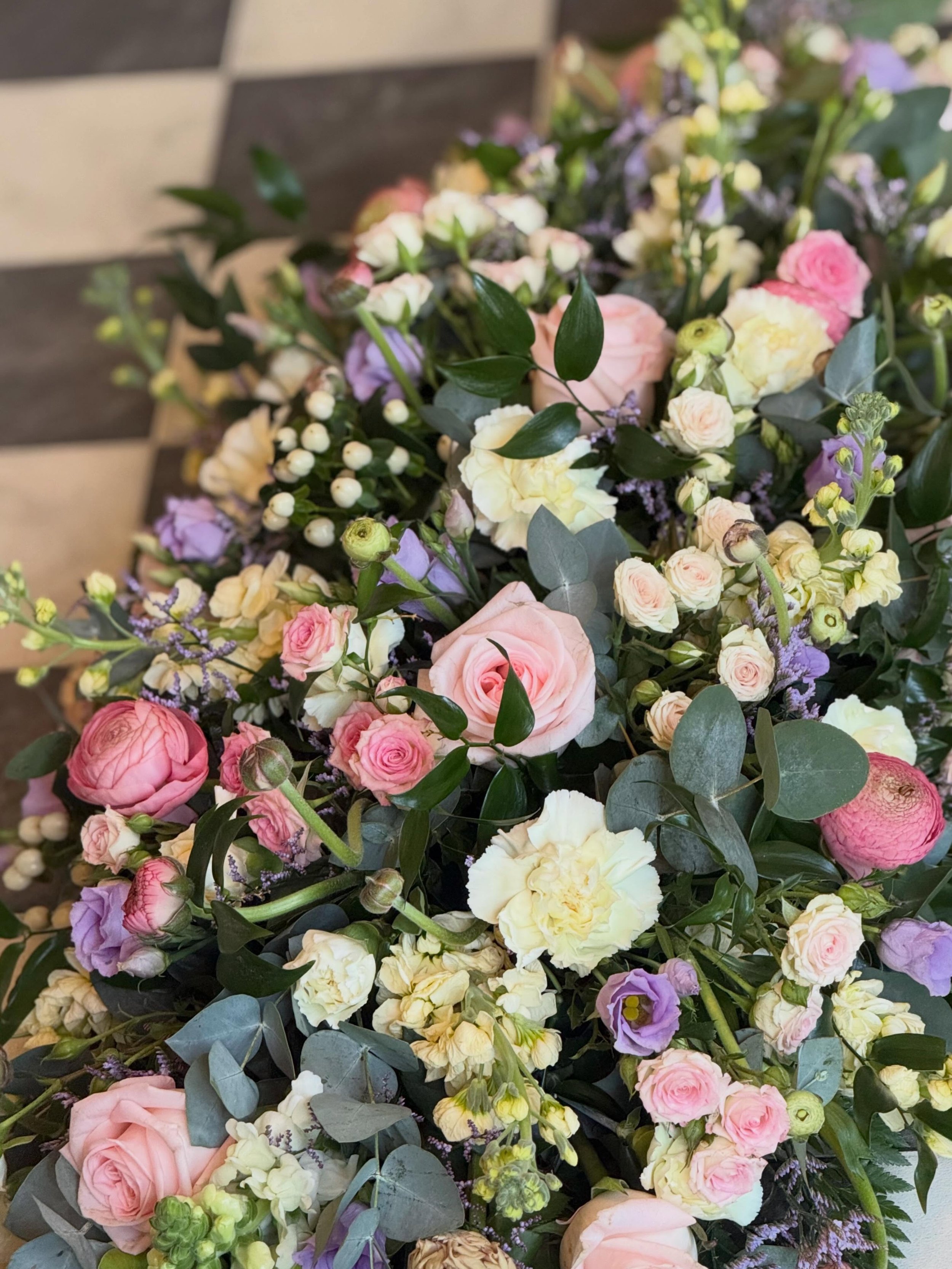 Soft, romantic, and full of love 🤍🌸

This bespoke coffin spray was thoughtfully designed by Jay, blending delicate pastel tones with lush greenery to create a truly graceful tribute. Every bloom was carefully chosen to honour a beautiful life and b