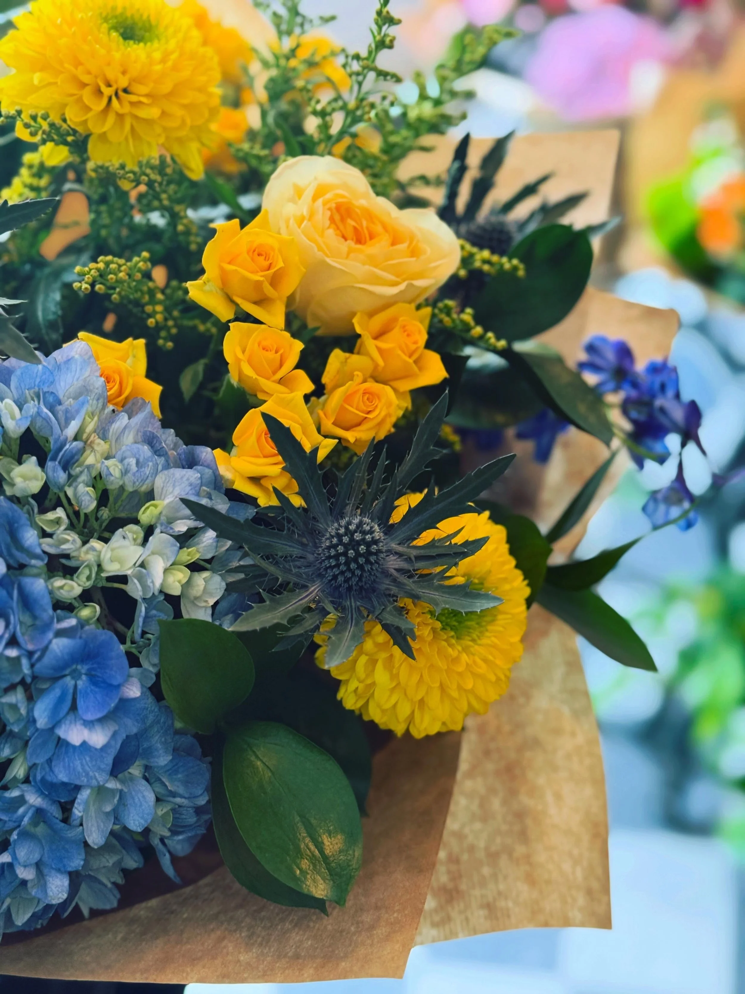 Golden hour in bouquet form ✨💛💙

This custom bouquet brings together buttery garden roses, cheerful yellow spray roses, soft blue hydrangea, textured thistle, and seasonal blooms for a design that feels both vibrant and elegant.

At Floral Couture 
