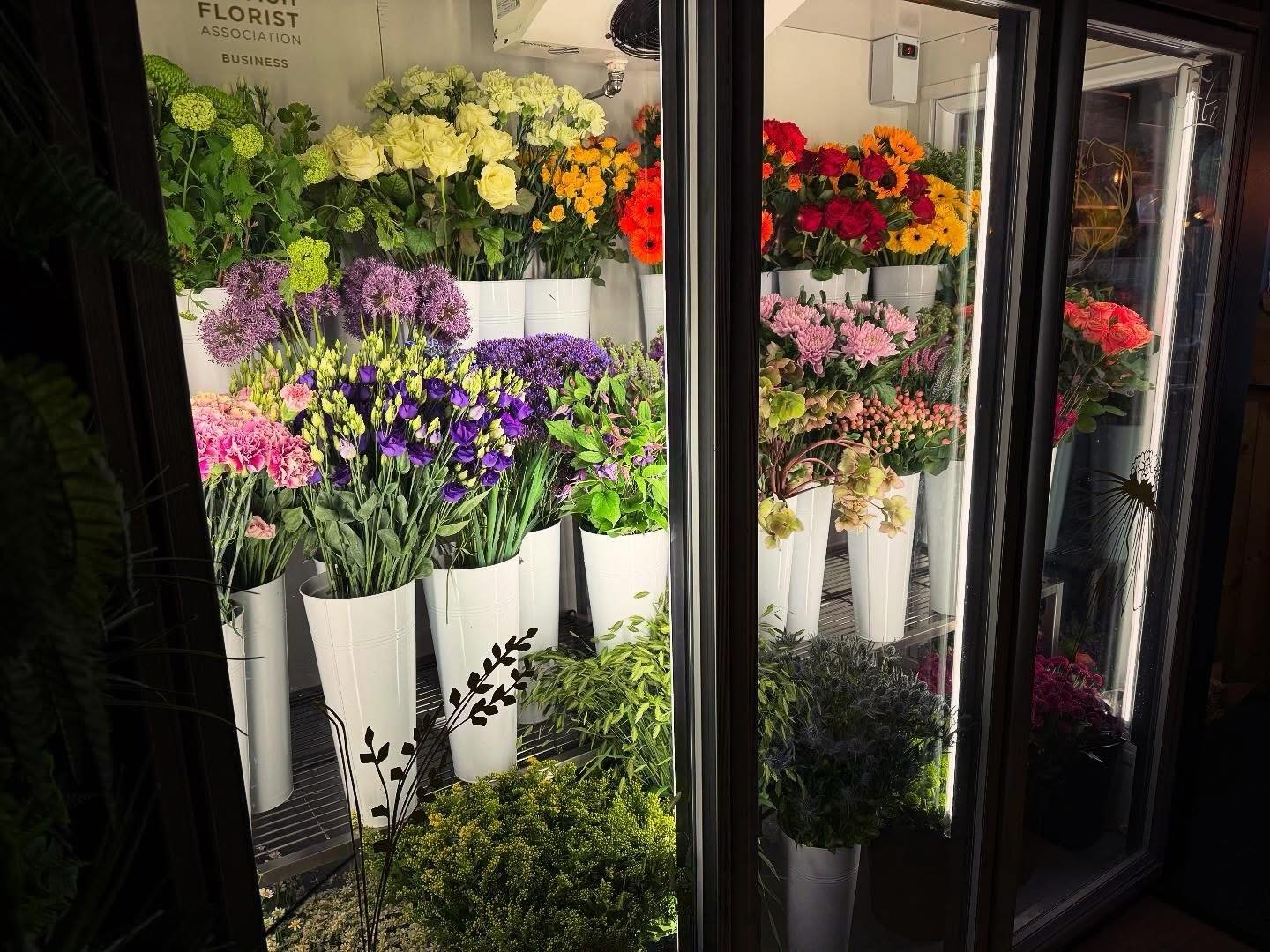 Meet Flo the Fridge 💐❄️

With the hot weather here, we&rsquo;re making sure all of our beautiful blooms stay as fresh and perfect as possible! That&rsquo;s why Flo the Fridge is working extra hard behind the scenes 🌸

Flo is our specialist florist 