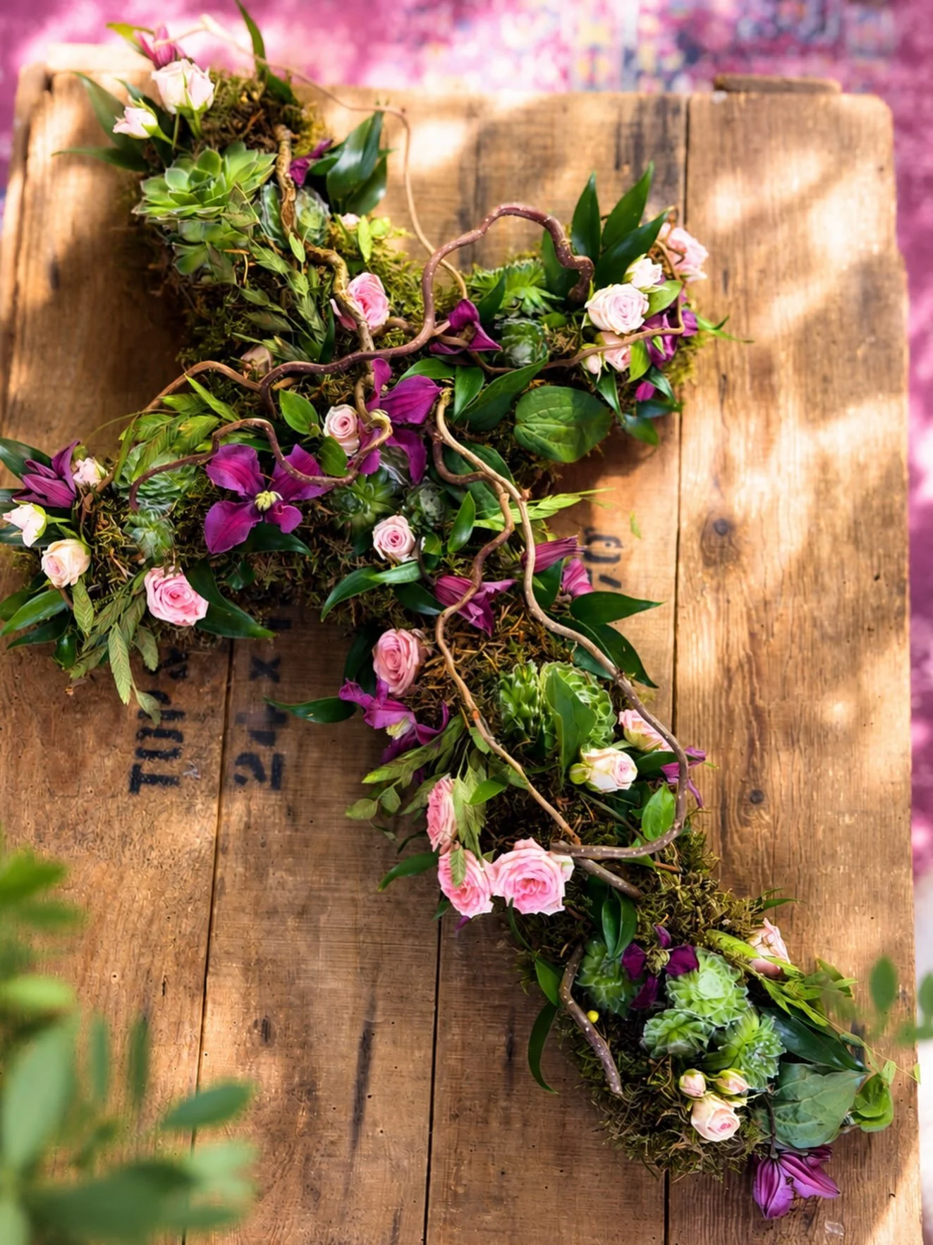 🌸 Where florals meet art&hellip; 🌿

A little wild, a little romantic, and completely unique. 💕 This beautiful floral cross has been lovingly created with delicate blush roses, rich purple clematis, fresh greenery, succulents and natural twisting b
