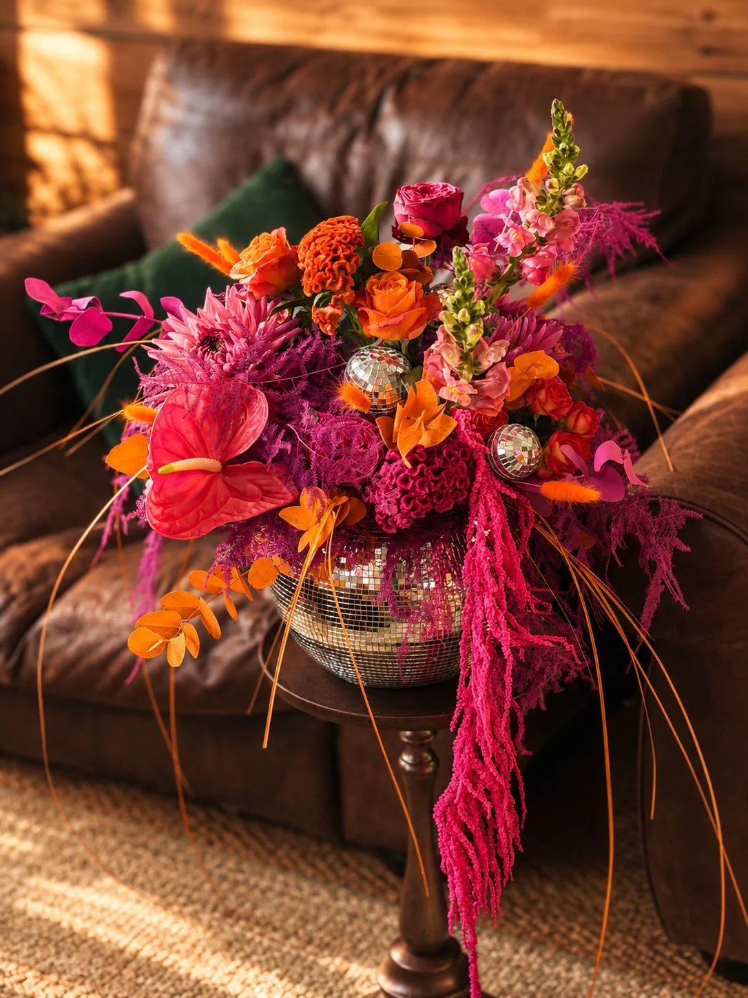 I mean&hellip; flowers in a disco ball?! 🪩🌸 Of course we had to! 😂

We absolutely LOVED creating these arrangements. Give us bold colours, gorgeous flowers and a bit of sparkle and we are in our element! 💗🧡✨

There&rsquo;s just something about t