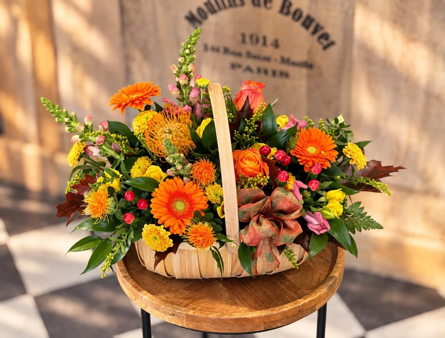 Golden Hedgerow 🍂

This beautiful trug arrangement has been created in a gorgeous basket, filled to the brim with delicious seasonal floral treats. Bursting with traditional autumn charm and rich, warming tones.

Perfect for bringing a little piece 