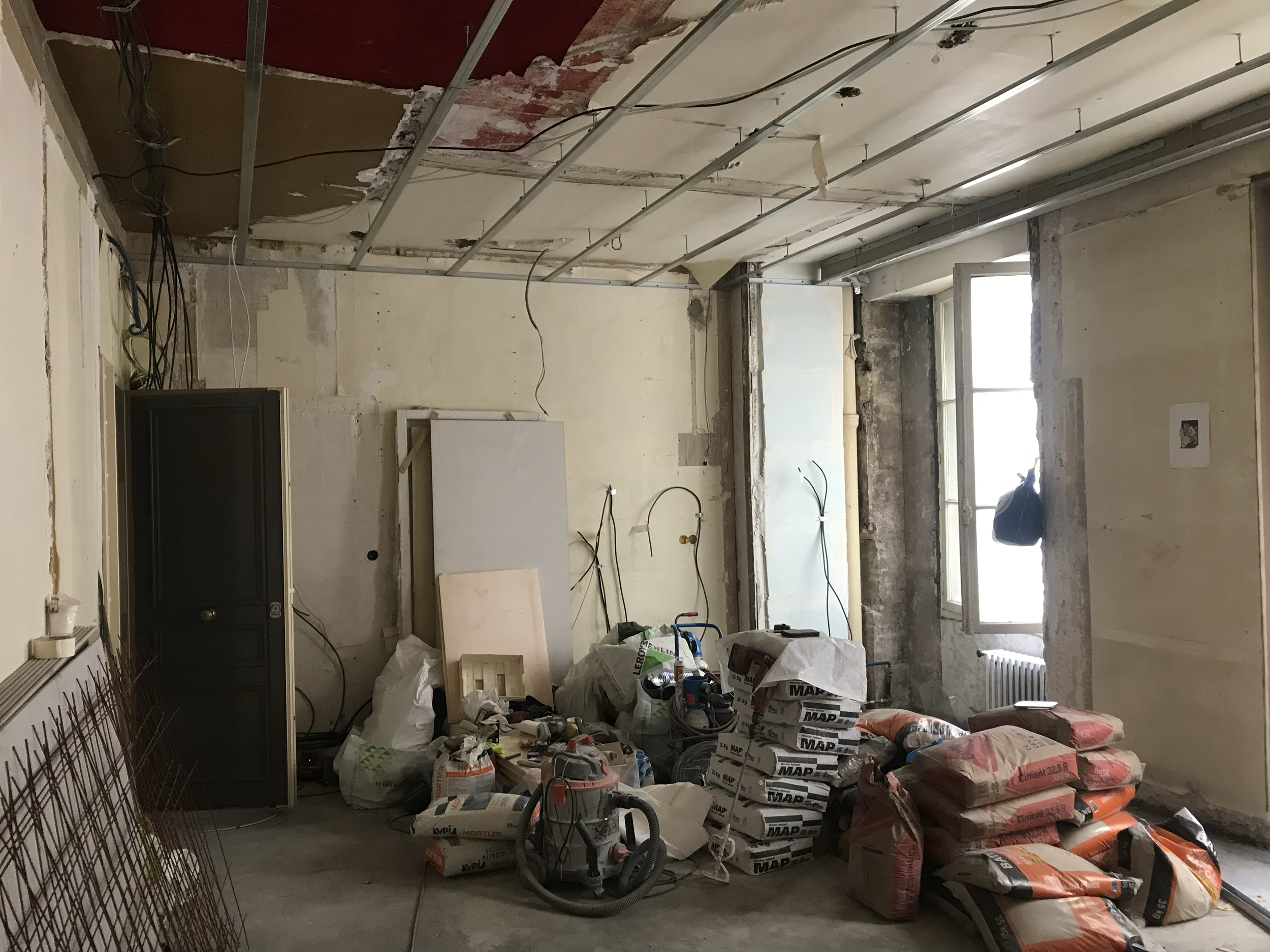 Démolition et mise en oeuvre faux plafond