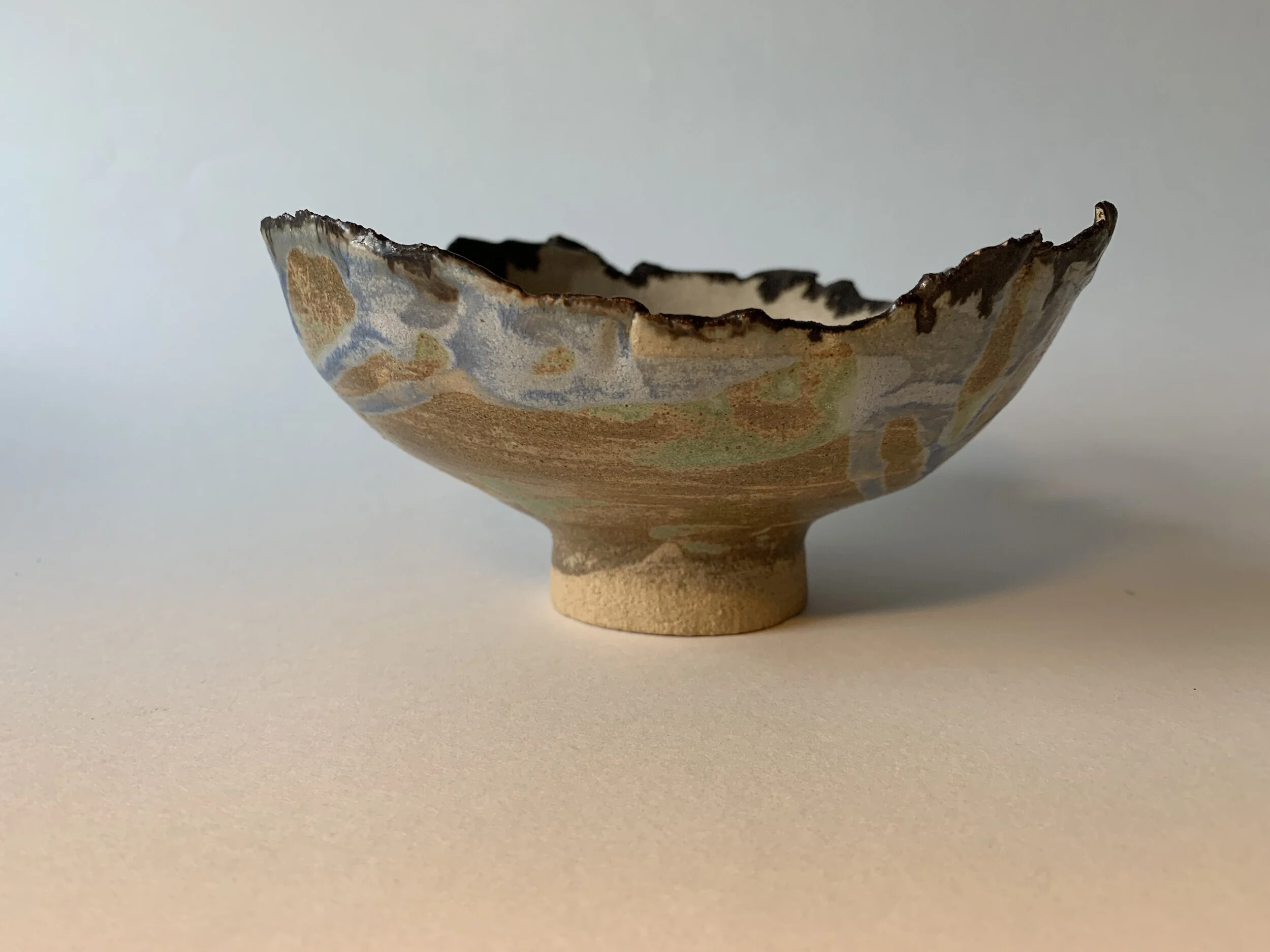 Pinch pot bowl. Stoneware. Glaze. Oxide.