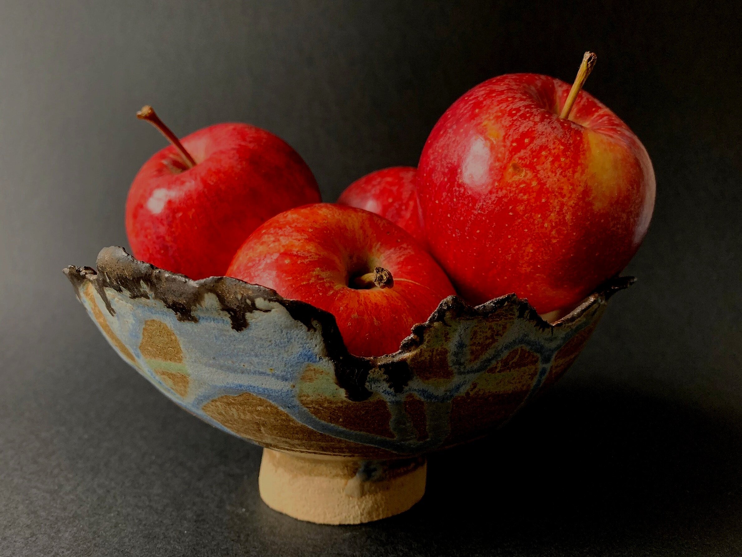 Pinch pot bowl. Stoneware. Glaze. Oxide. 