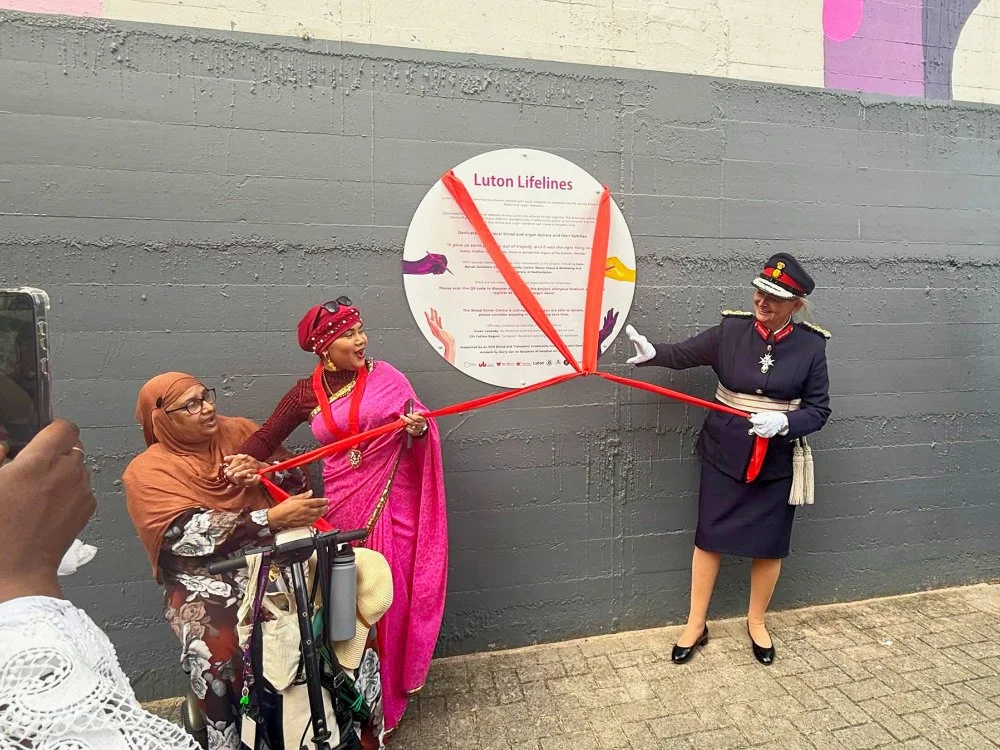 Susan Lousada, Lord-Lieutenant of Bedfordshire, and Fatima Begum, Deputy Mayor of Luton and double transplant recipient, unveil the Luton Lifelines community mural during the official opening ceremony.