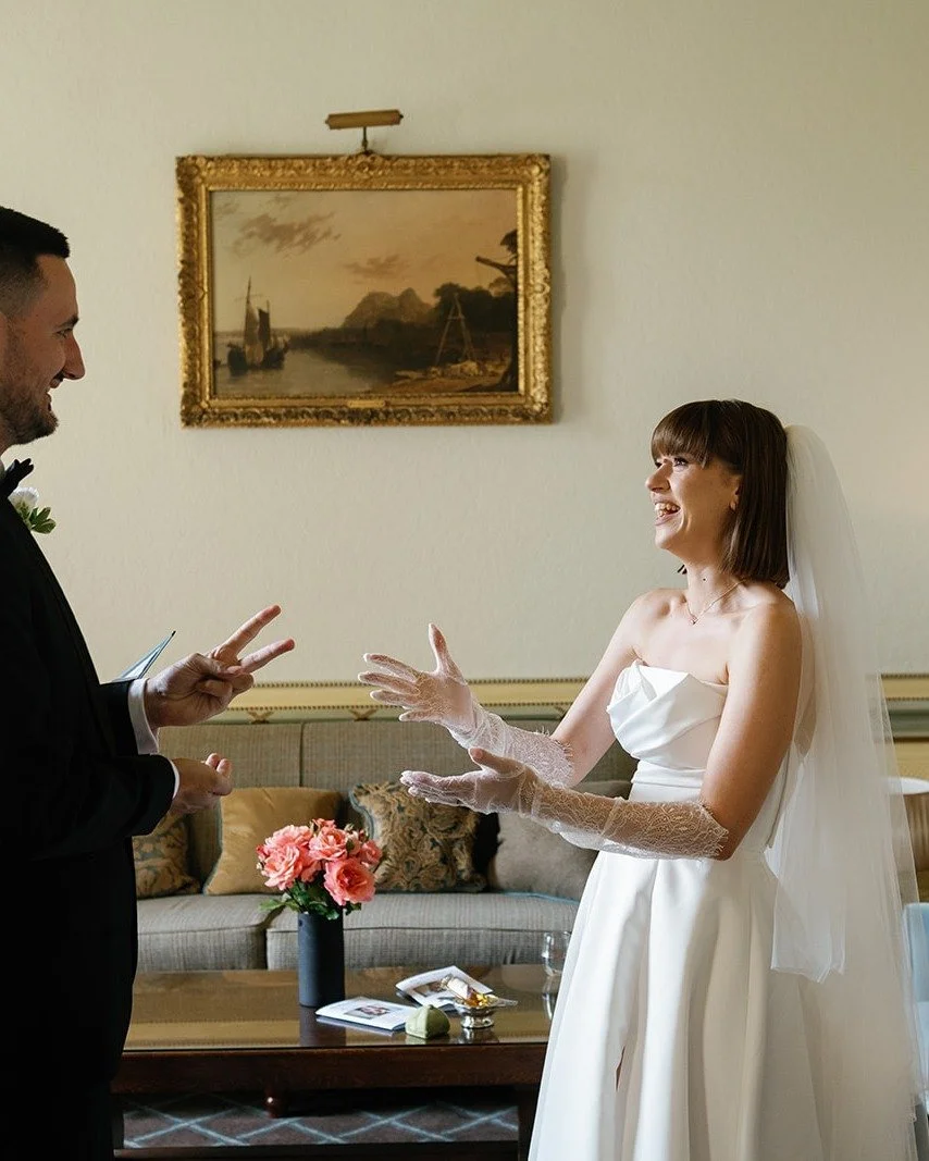 Rock - paper - scissors! 

A quick round of rock -paper - scissors to choose who went first saying their vows dispelled any tension at Ebbie + Elena's elopement.

Would you play a game during your wedding ceremony?

@emriruna  @rizescuebi
 
@joelskin