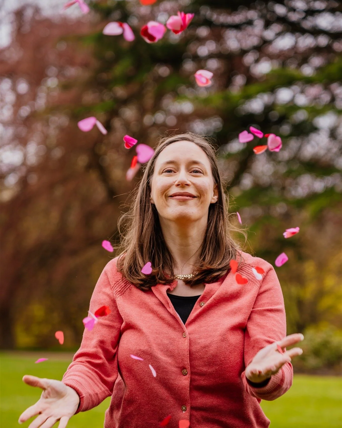 Before going on holiday to Madrid, I squeezed in something I've been meaning to do for a while - a photo shoot with @jennakathleenphotographer !

We had fun wandering around Roundhay Park and meeting cute dogs (and their owners), pratting around with
