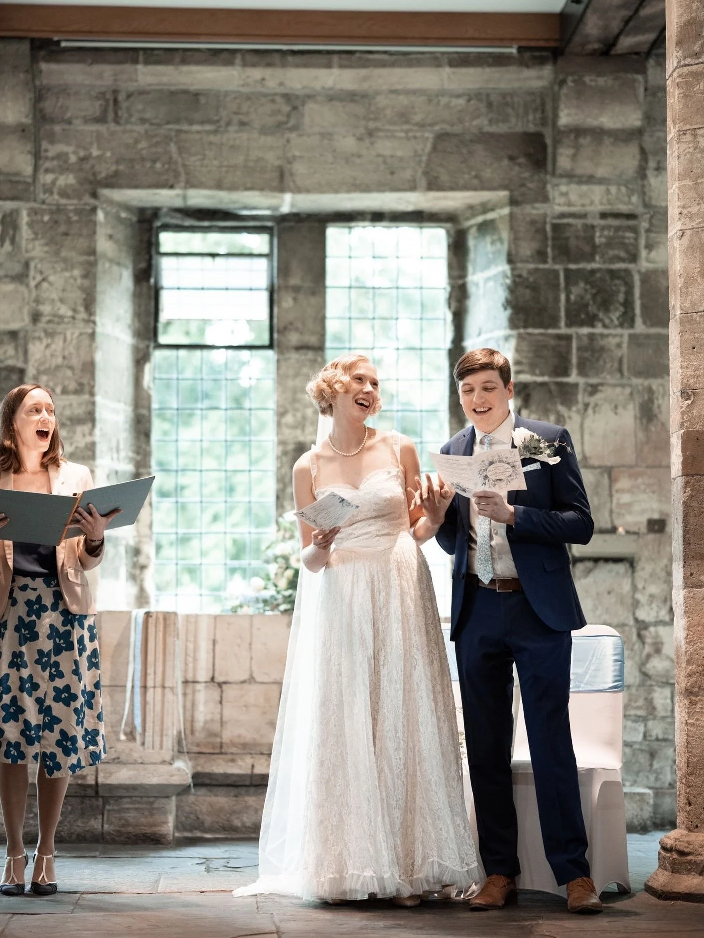Couples who kick off their wedding ceremony with a singalong are my kinda couples.

Especially if they choose ABBA! Is there anything quite like it to bring the generations together in harmony?!
Allison + Mark sung out with all their hearts, and thei