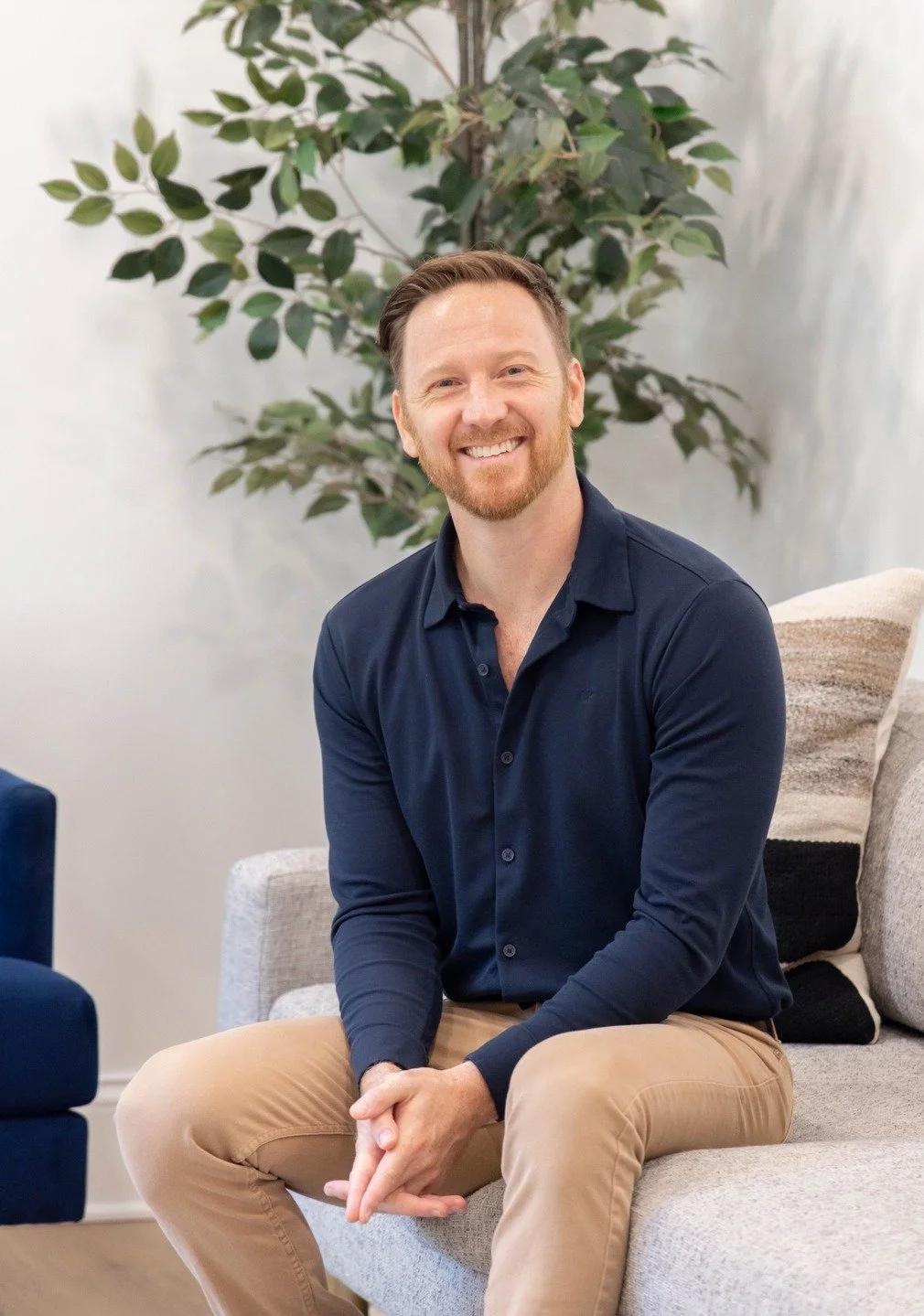 ✨ Meet Andrew Quinley, MAMFT, AMFT ✨

Andrew is passionate about helping individuals, couples, and families find strength, healing, and connection. With 20 years of experience as a teacher, storyteller, mentor, and therapist, he creates a safe and su