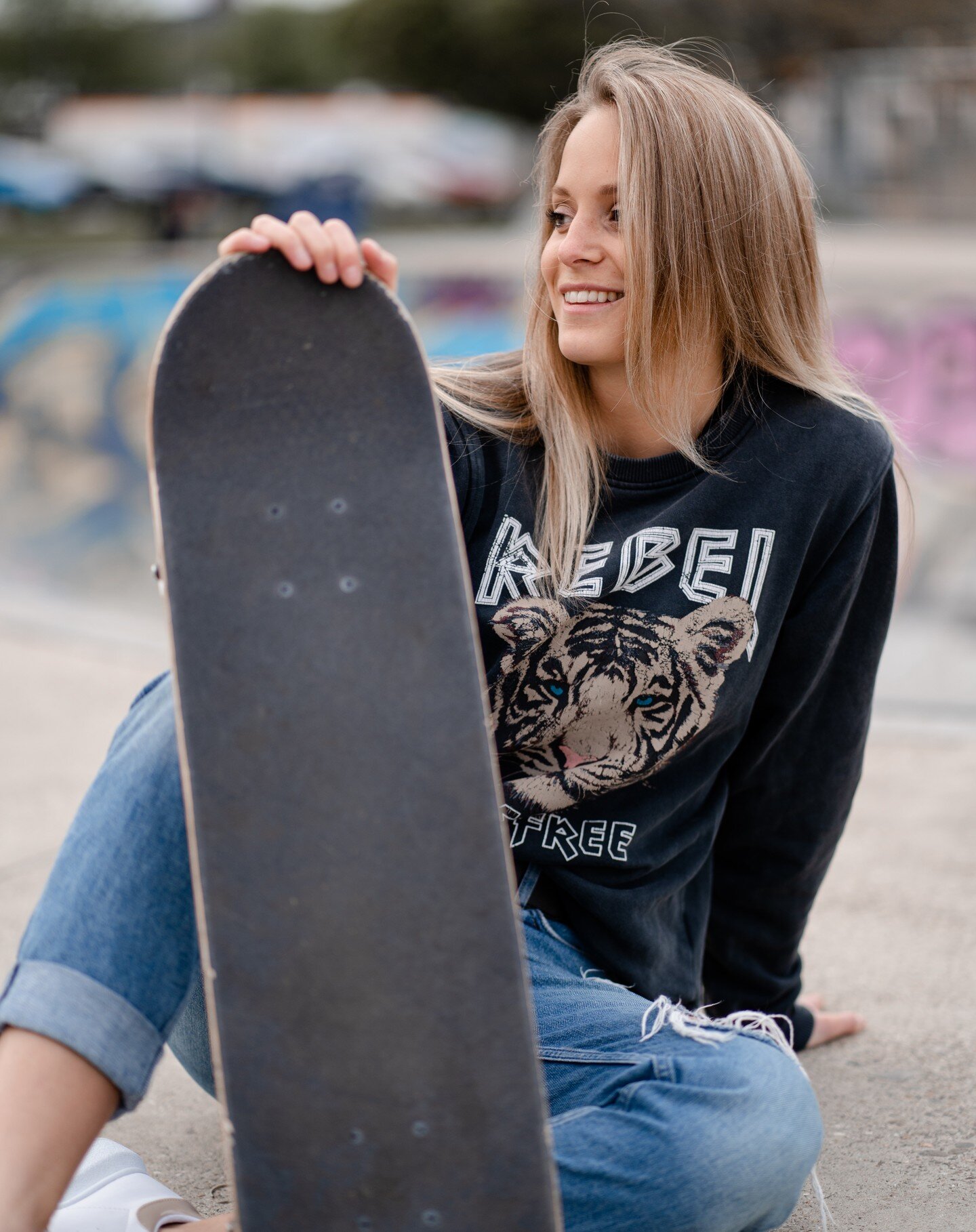 Continuing with the sport themed shot this time with a skate vibe!
.
.
@kayleighvdr
.
#visithasselt #portraitsofbelgium #folkportraits #portraitgames #moodyports #portrait_shots #portraitmood #makeportraits #portraitpage #profile_vision #pursuitofpor