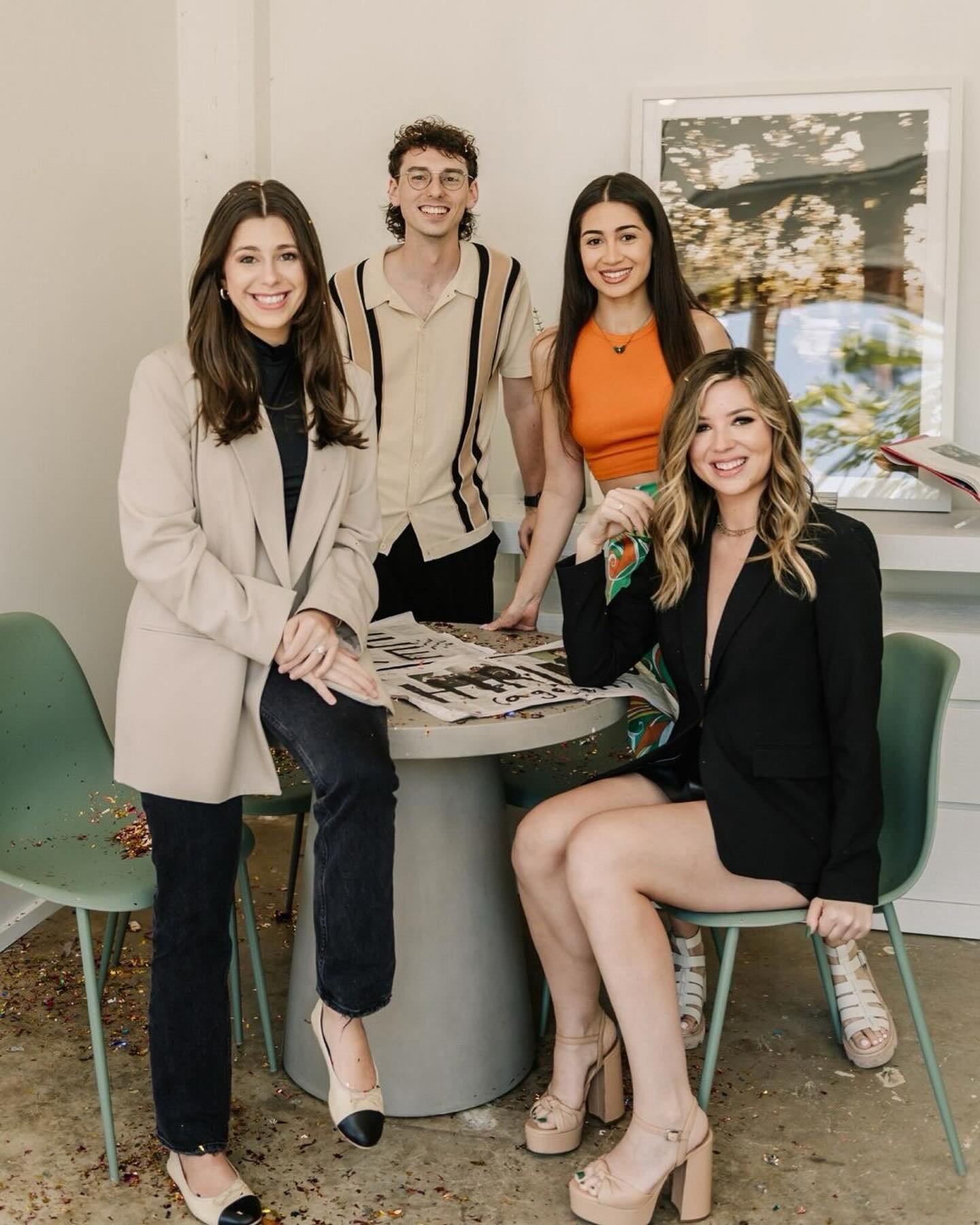 THIS JUST IN! 🗞 Swipe to reveal Remember Media&rsquo;s breaking news &rarr; 

WE&rsquo;RE HIRING AGAIN BABES! Share this post with someone who really wants to pursue a career in social media with the best team around 💌💚

We&rsquo;re so excited to 