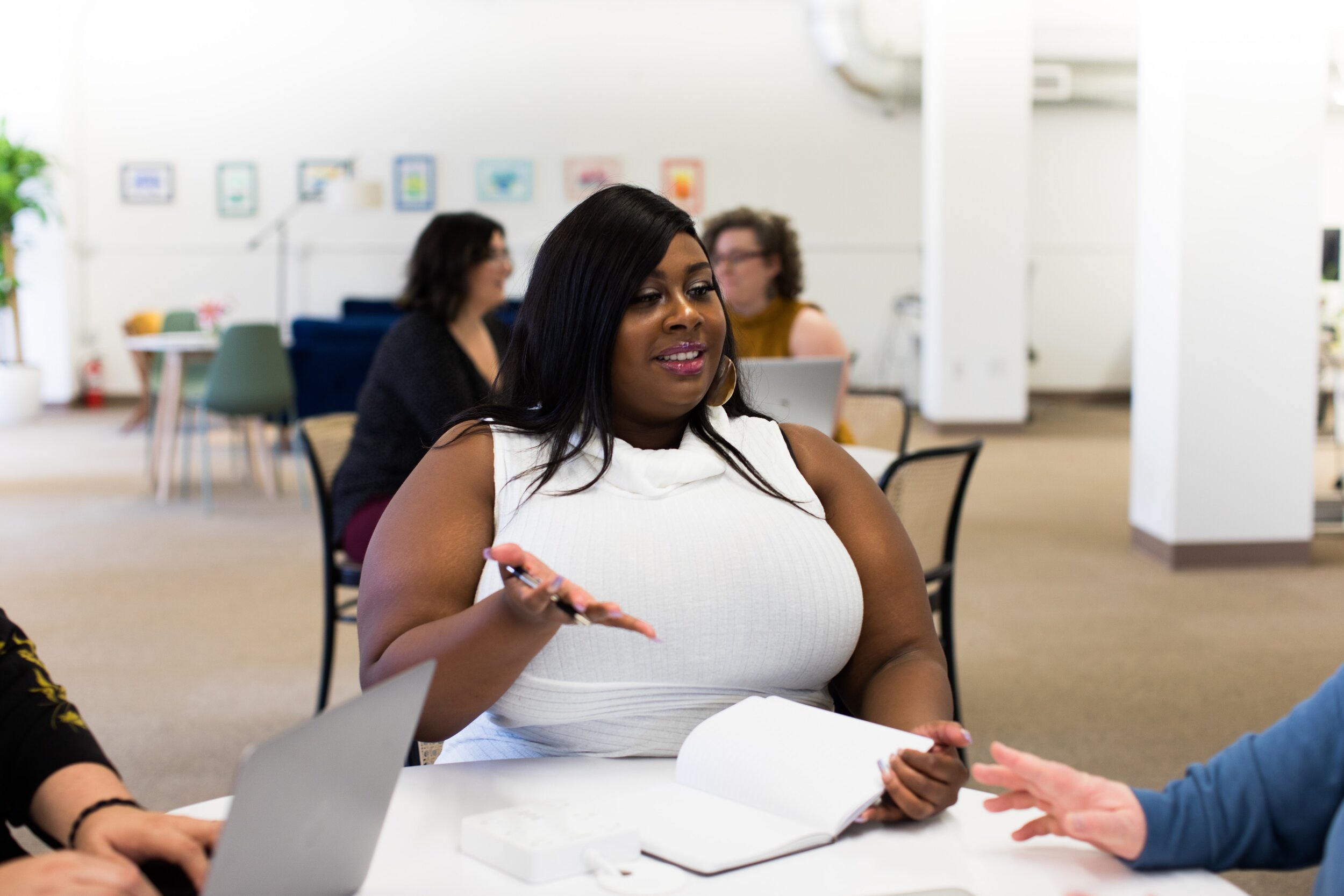 allgo-an-app-for-plus-size-people-ddkuU4eocK8-unsplash.jpg