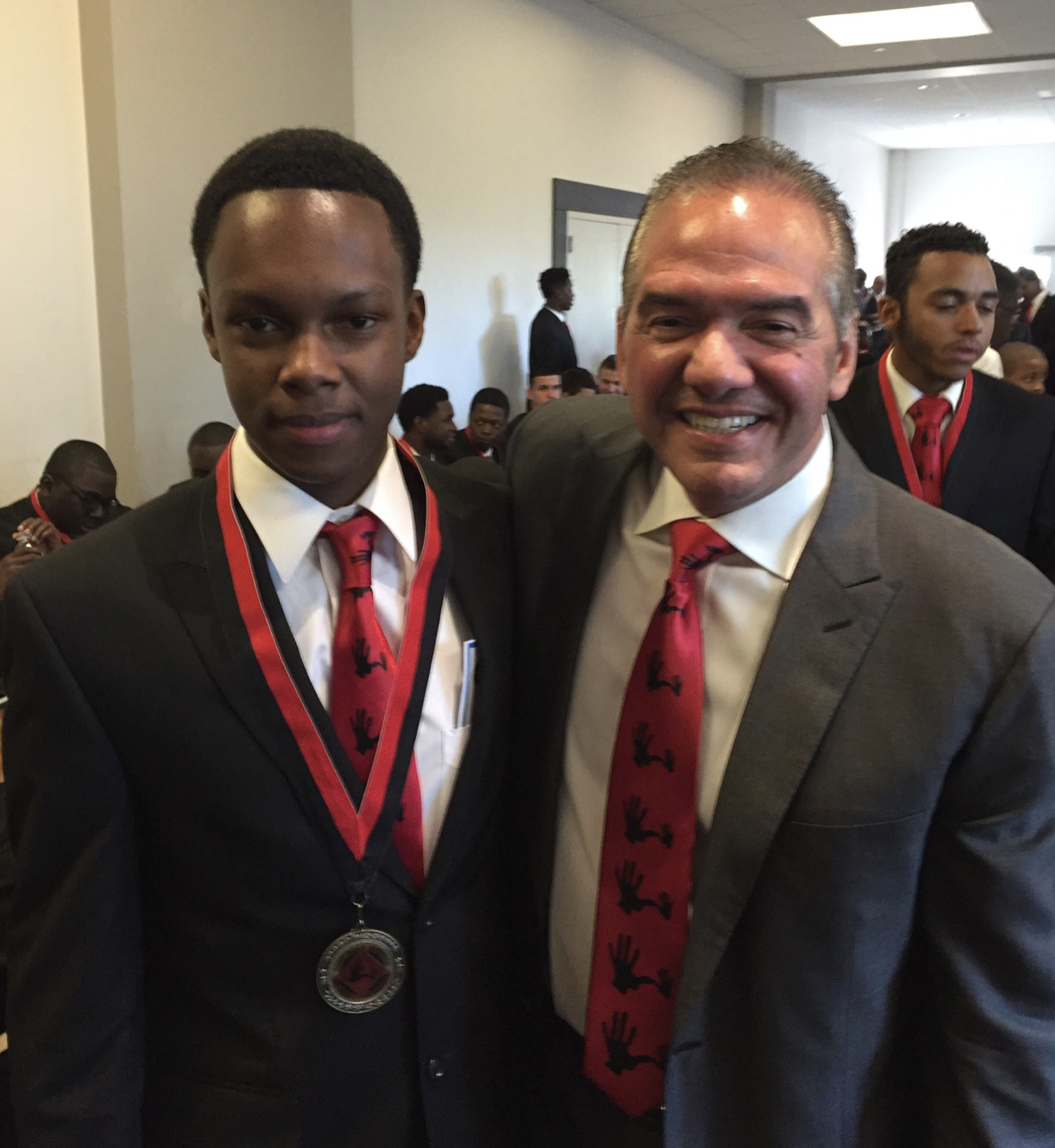 Applauding Ronaldo Jeremie, a graduate of the 5000 Role Models Project and José Milton Foundation's FIRST STEM scholarship recipient!