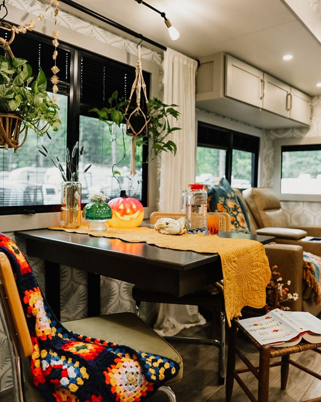 Are you looking for easy ways to transform your RV into a cozy, welcoming home? Guess what - it's easier than you may think! 
 
I share in our blog post (How to make your RV feel like home), the key elements that can truly elevate your space, with ti