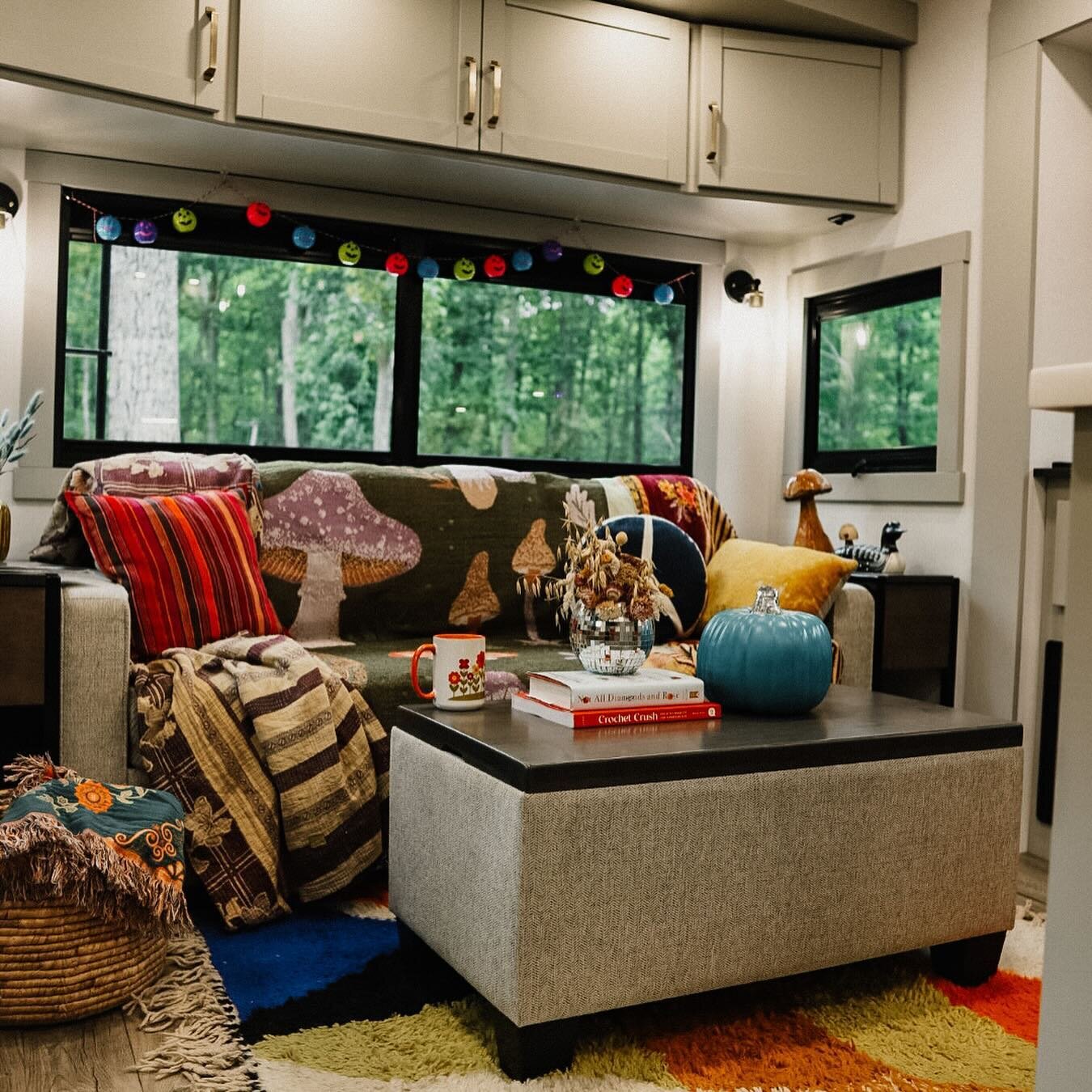 If this photo was scratch and sniff, it would definitely smell like patchouli. 

Would you agree? 

🪩

#bohointeriors #eclectichomedecor #fifthwheel #maximaliststyle #modernbohemian #rvlivingfulltime #fifthwheellife #brinkleyrv #rvdecor #moderntinyl