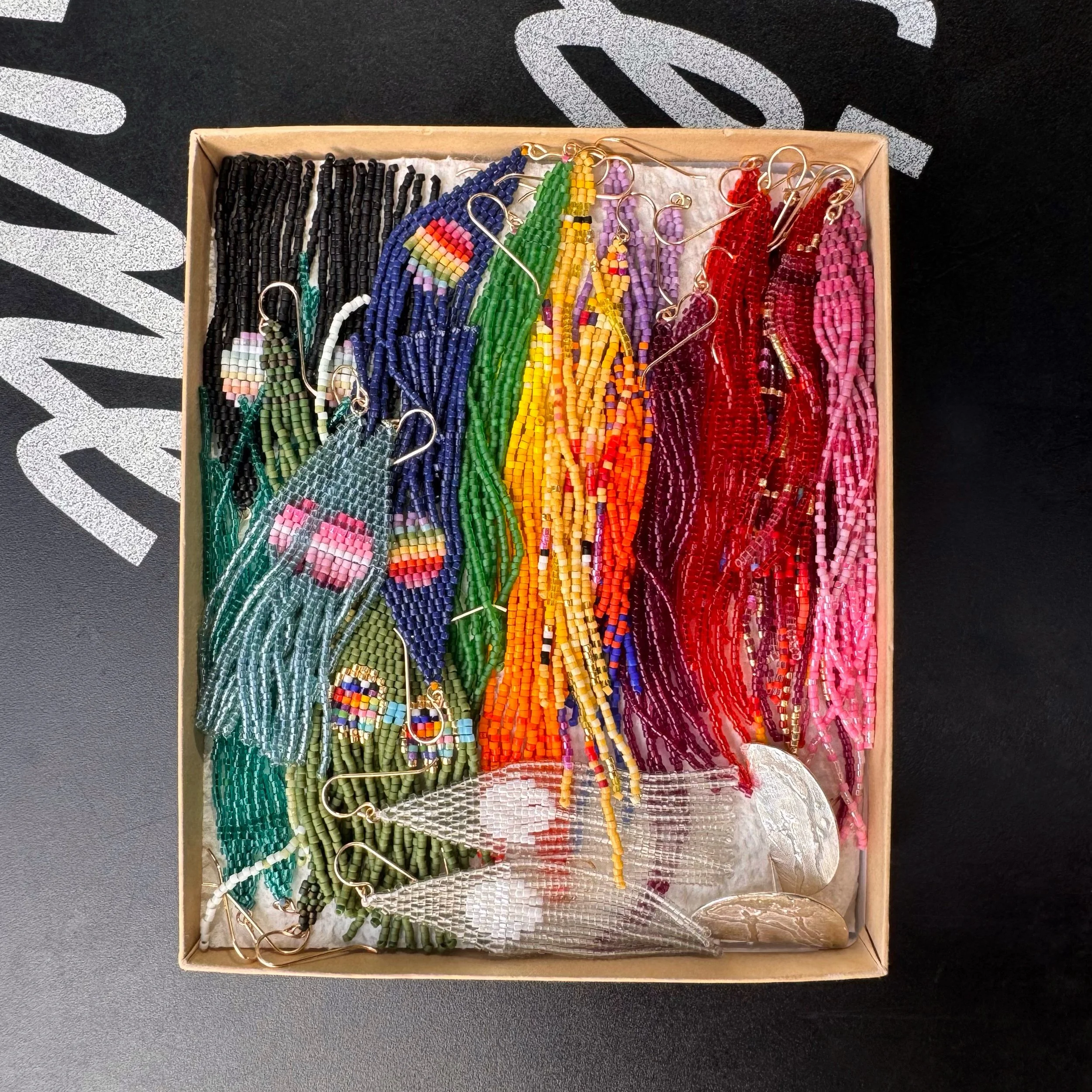 Kitsume%CC%81+Box+of+Rainbows.png