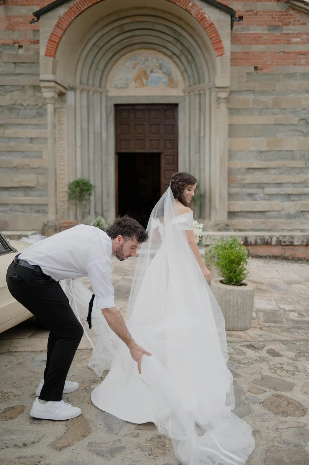 le spose di andrea ingresso sposa in chiesa.jpeg