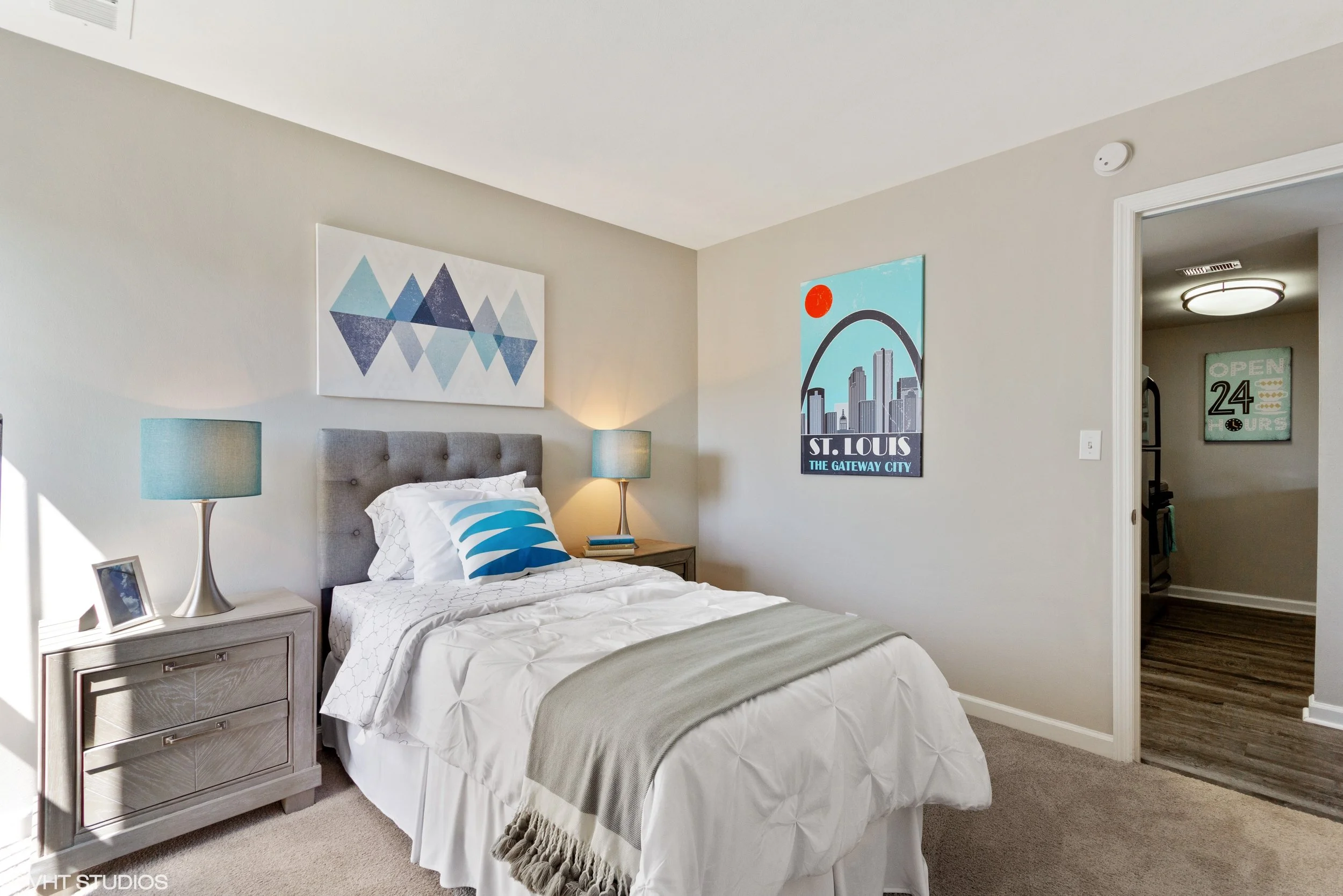 12_1951OberlinDrive_18001_Bedroom_HiRes.jpg