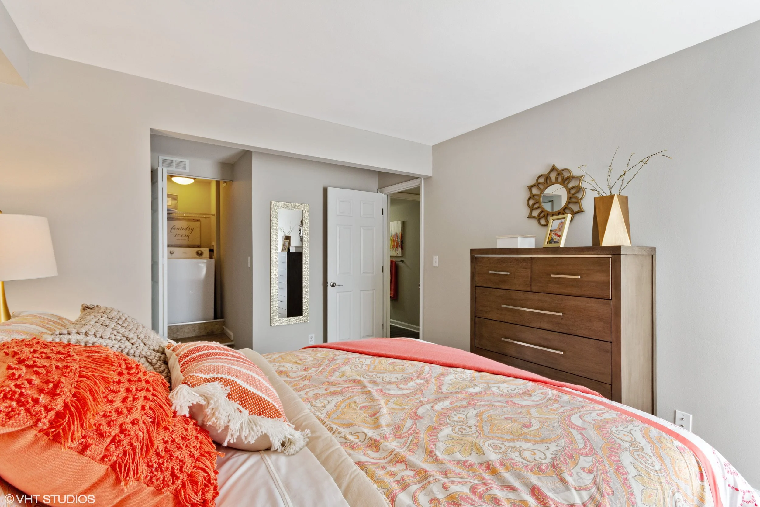 10_1951OberlinDrive_178001_MasterBedroom_HiRes.jpg