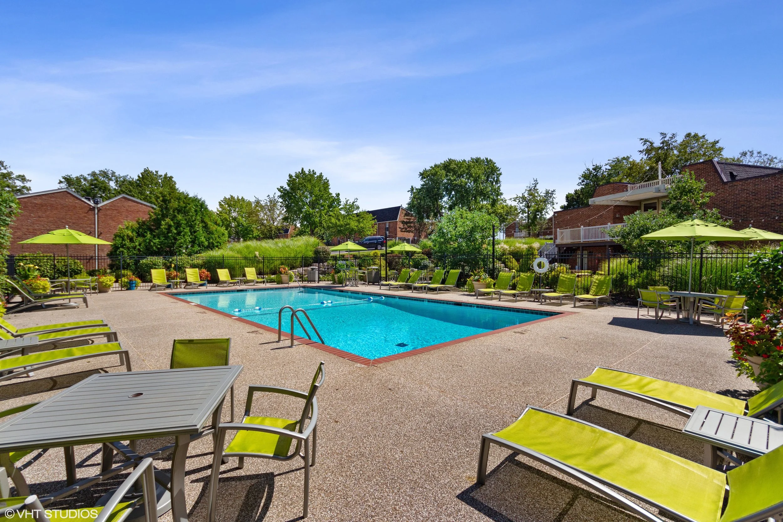 18_1951OberlinDrive_29003_Pool_HiRes.jpg