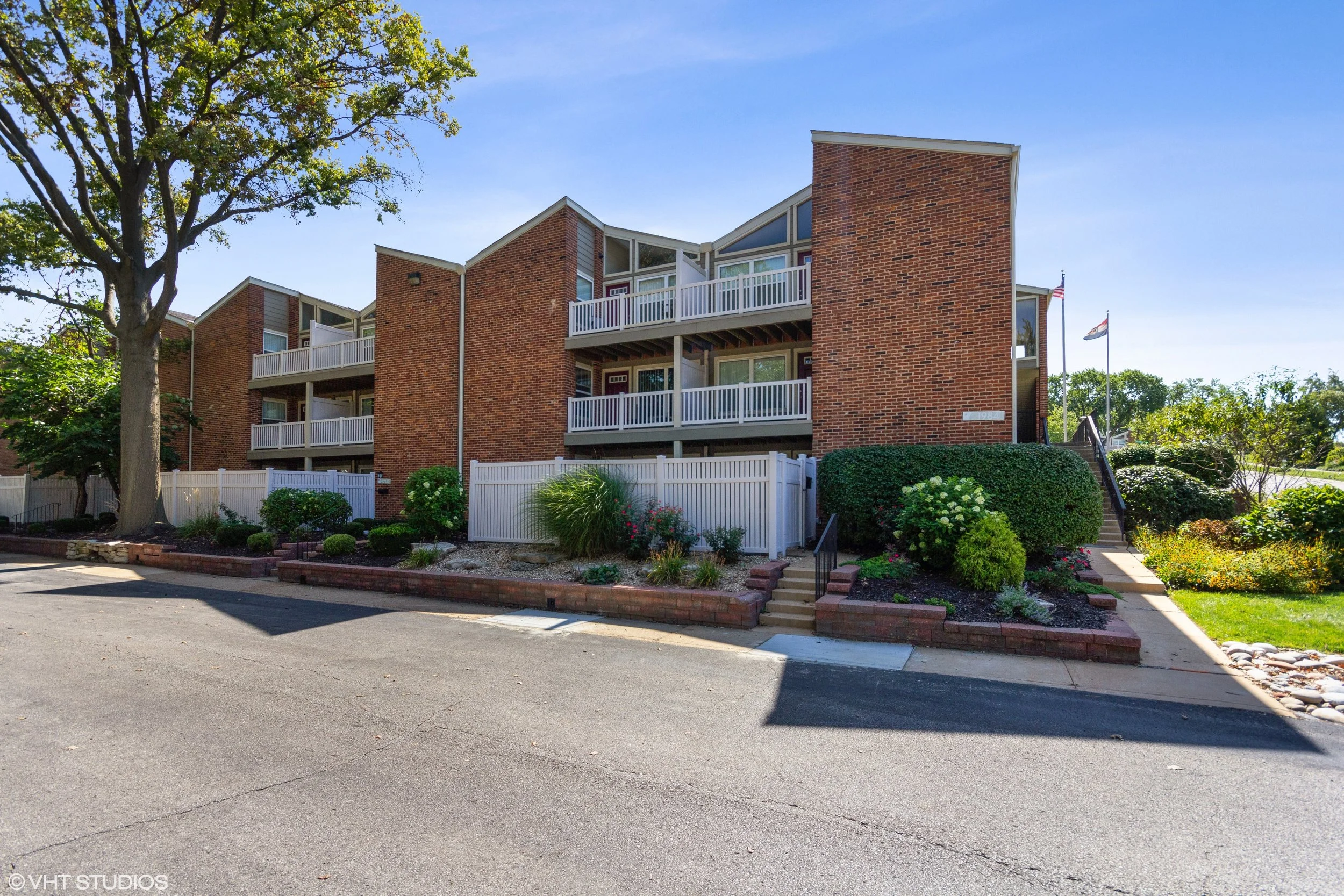 Fieldpointe Apartments

Location: Maryland Heights, MO
Client: Laramar Group, LLC