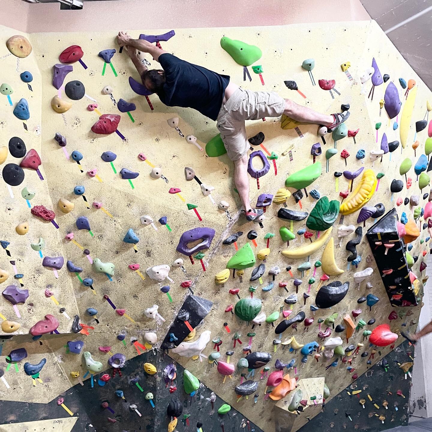 The exciting photo finish!

&hellip;And then the aftermath&hellip;

Worth it? 

#bouldering #ishard #onthebody

(Don&rsquo;t worry, nothing a little rub couldn&rsquo;t fix 🙂)