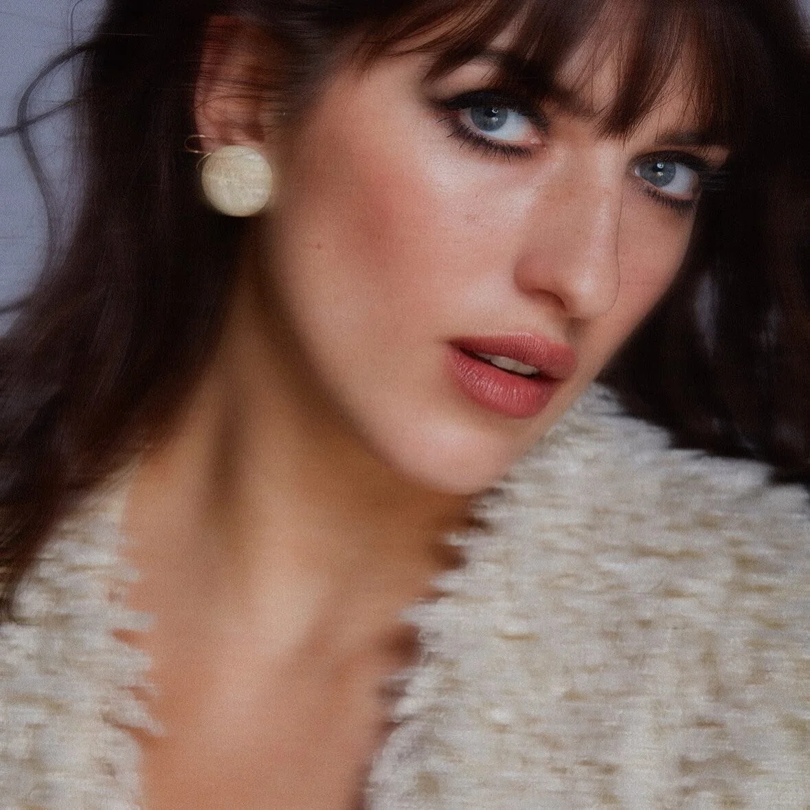 That Girl
Beauty  and creative direction by me 
#julieharrismakeup 
Tap  twice for credits please!
.
.
#freelancemakeupartist #definedeyes #fringebangs #model #actress #artistsupportartists #artistlives #soseductive #archives #russianmodels #canadian