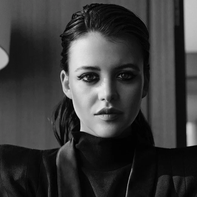 @nuvomag 
@sarawais 
Photo @richardbernardinphoto  assistant @alexanderkarlov 
Stylist @zeinaesmail 
Assistant @lordlaughton 
Hair @melanieguille_ 
Makeup by me 

#julieharrismakeup #celebritymakeupartist #ginnyandgeorgia #blackandwhitephotography #e