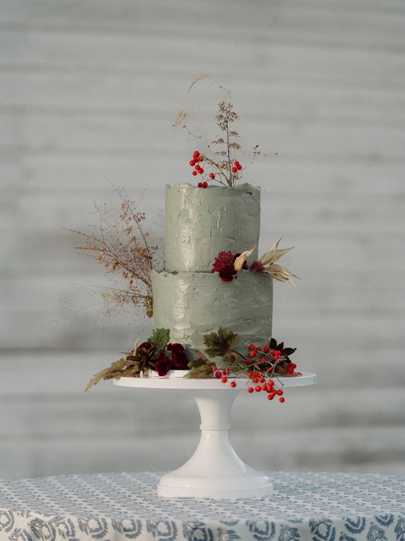 Some cakes don&rsquo;t need elaborate details to make a statement.

This one was inspired by the quiet beauty of a Montana autumn&mdash;textured buttercream, foraged botanicals, and rich seasonal color. A reminder that sometimes the simplest designs 