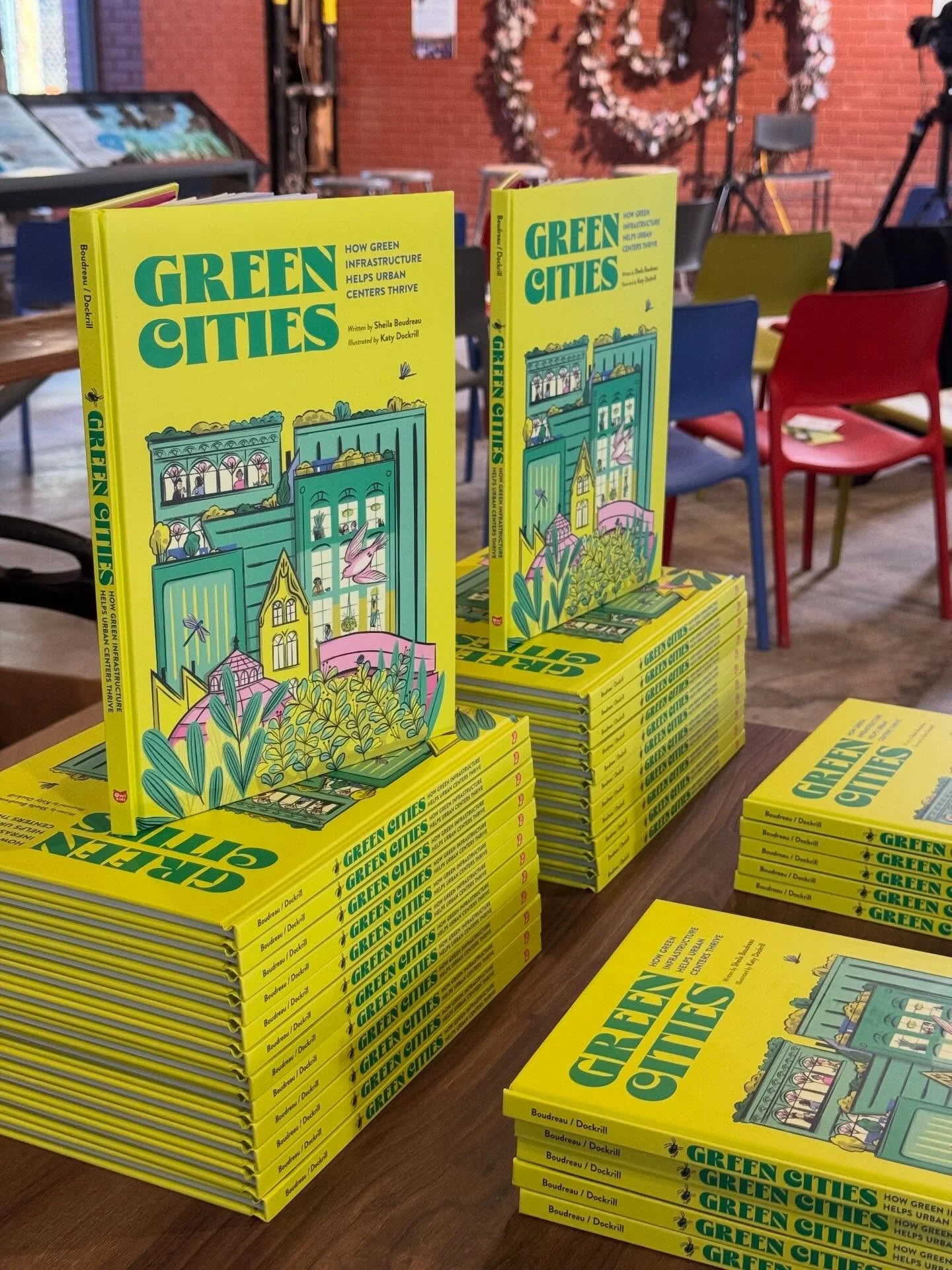 Swipe to see our event last night unfold! Our SpruceLab team had such an incredible time hosting this launch for @sheilaboudreau and @katy.dockrill and their new book Green Cities: How Green Infrastructure Helps Urban Centres Thrive published by @owl