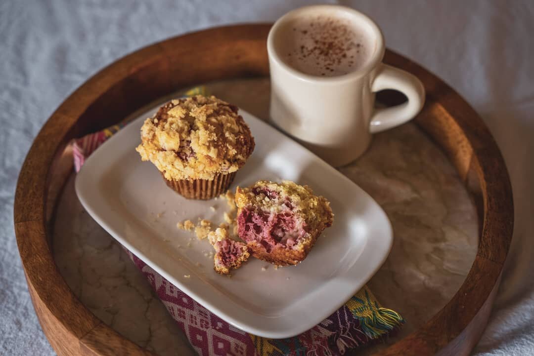 Raspberry Almond Crumble Muffins now on saltonionmoon.com

#saltonionmoon #time #muffintop #baking #raspberriesandalmonds