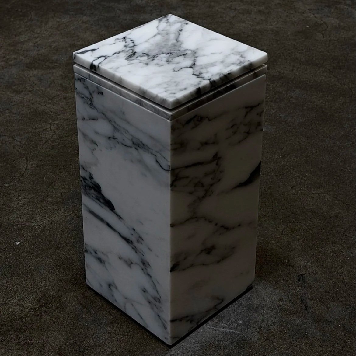 Arabescato Apuano custom marble urn. Fabricated in-house by Intermarble in Port Washington, New York.