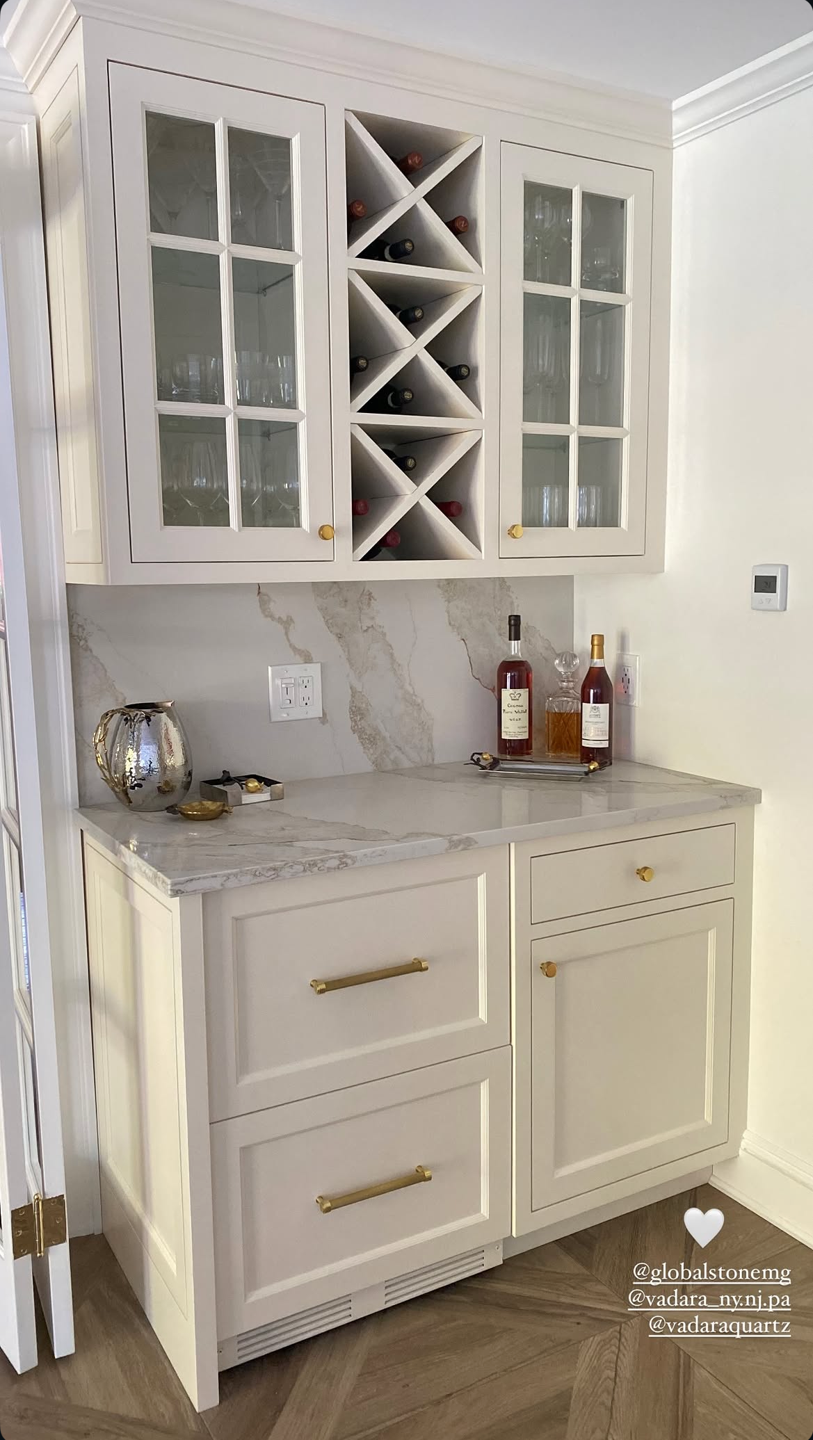 Quartz bar top and backsplash by Intermarble. Manhasset, New York