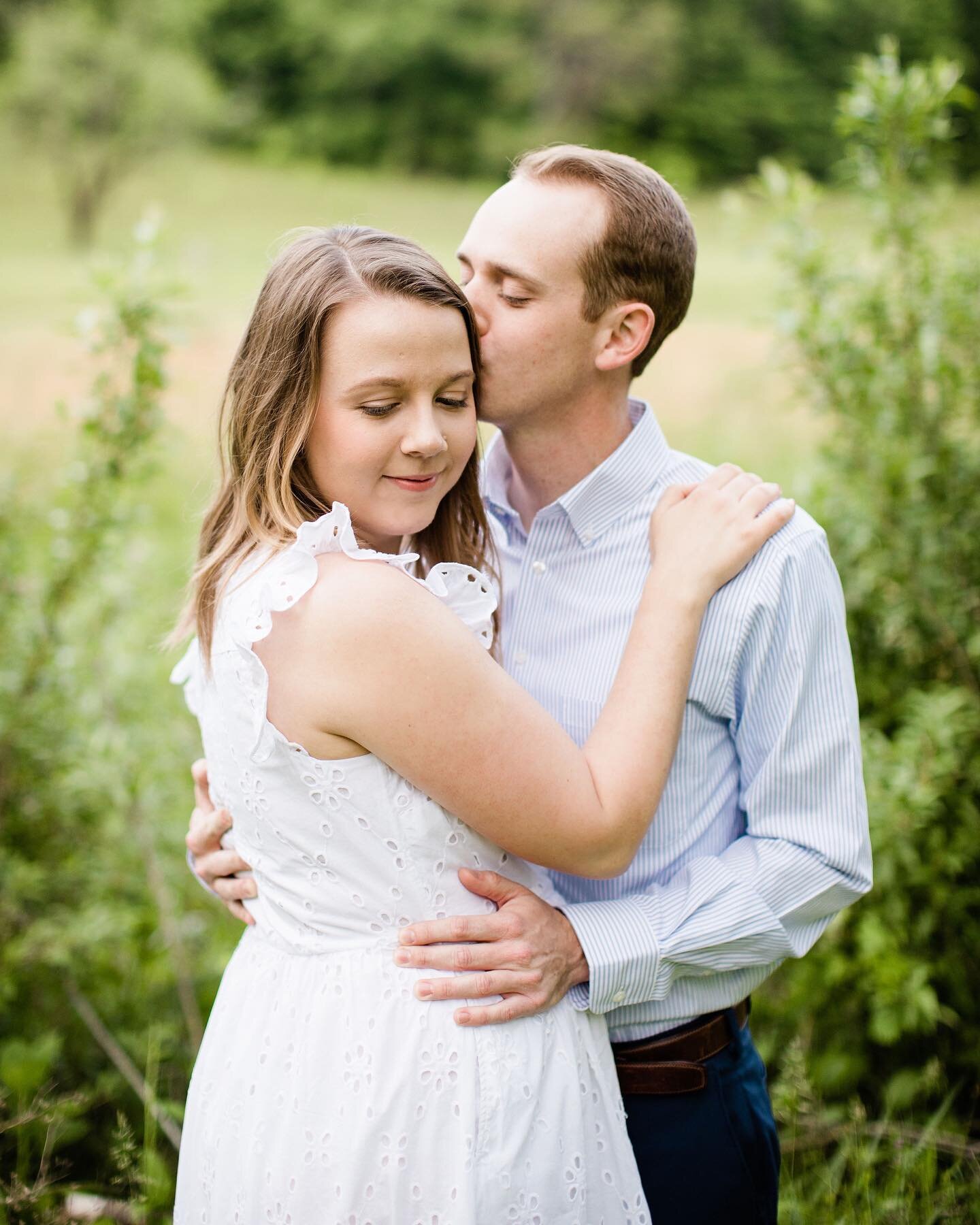 Happy Wedding Day Caroline and Eli! 👰🏼&zwj;♀️💕 
⠀⠀⠀⠀⠀⠀⠀⠀⠀
#knoxvilleweddingphototgrapher #knoxvillebride #knoxvilleweddings #easttennesseeweddingphotographer #nashvilleweddingphotographer #tennesseeweddingphotographer #tennesseeweddings #georgiawe