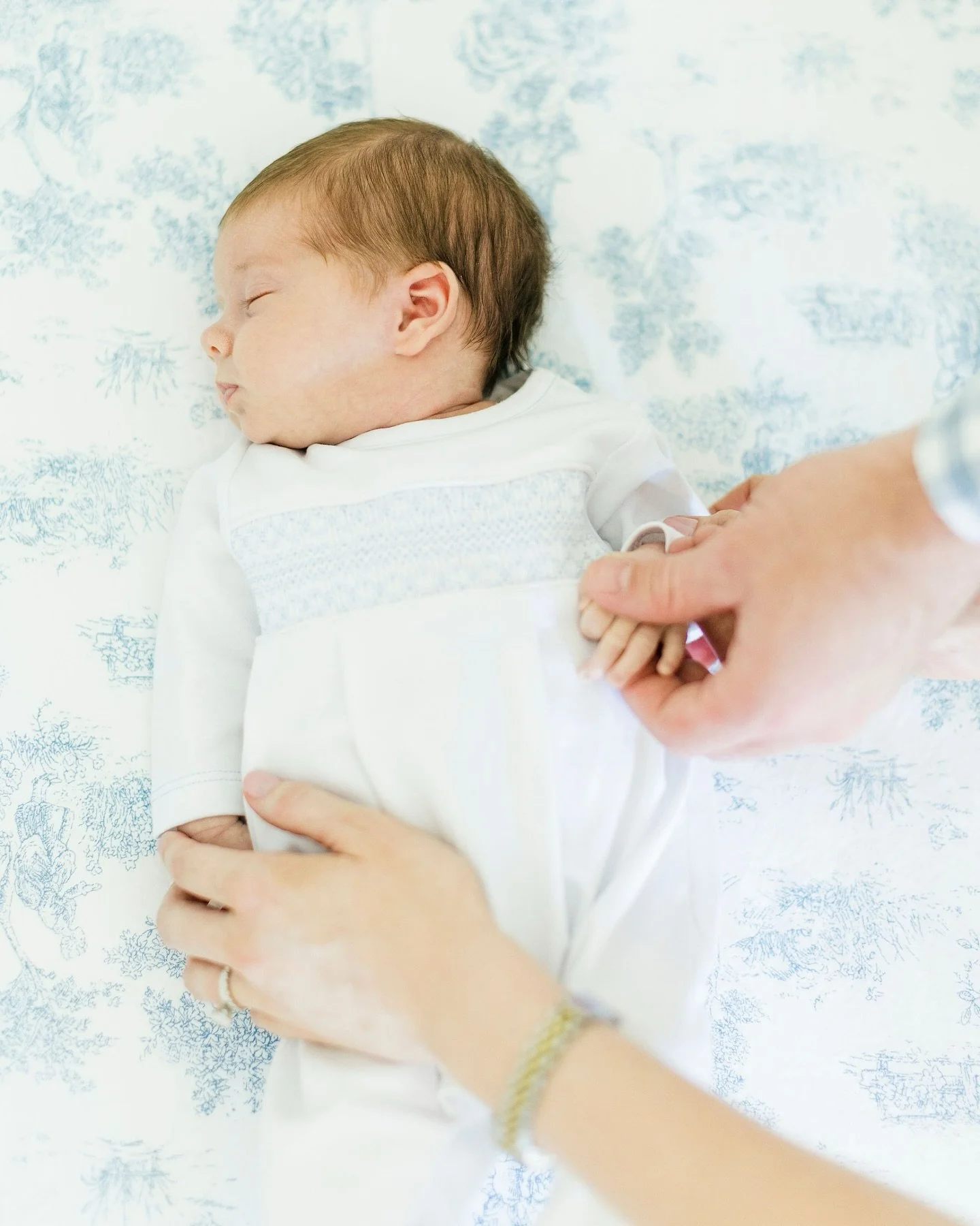 Little Cal stole my heart from the moment I walked in. Wide awake and full of wonder, he spent most of our time together just taking it all in. Those bright eyes loving my camera! And then, as the session was winding down, he drifted off and gifted u