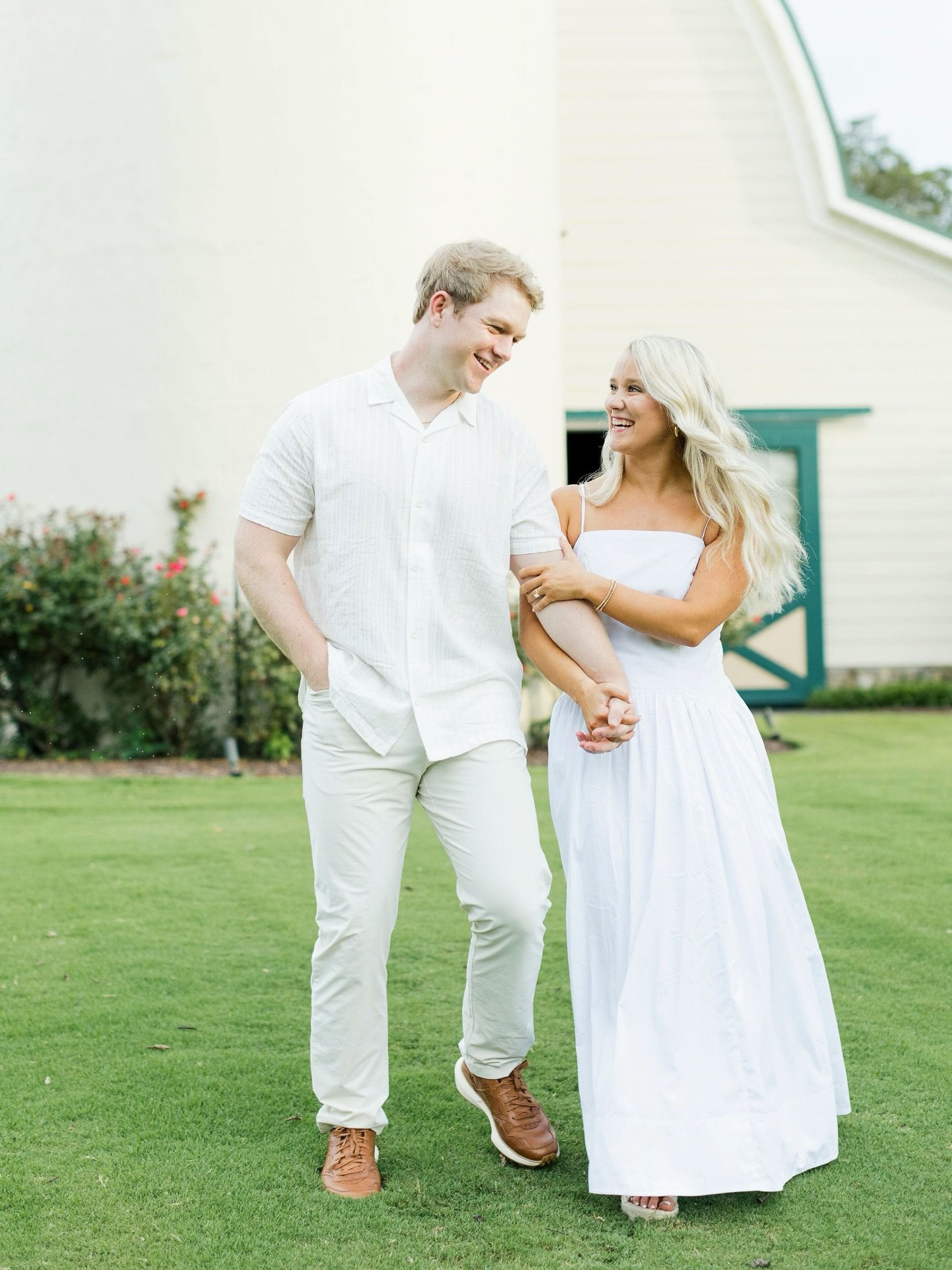 It&rsquo;s wedding day for Hanna &amp; Colby!!! 🤍🥹✨ So excited to be back to doing weddings! My clients gave me the sweetest maternity leave with Harrison and now I cannot wait to capture their big days! 

#knoxvilleweddingphotographer #knoxvillewe