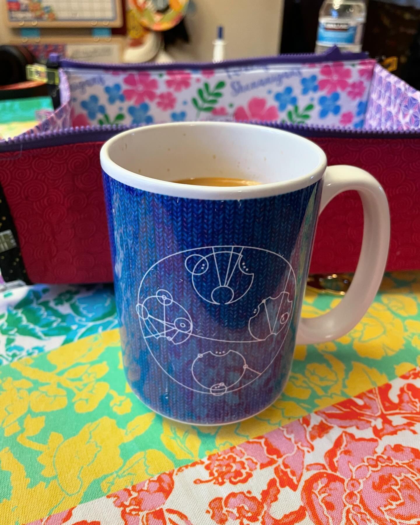 Friday morning coffee and finishing up the last box tray before set up for @ctsheepwoolandfiberfest this afternoon. (Glorious mug by @stitchedbyjessalu who will also be there!  Roughly translates to You&rsquo;re Scottish, fry something.) See you tomo