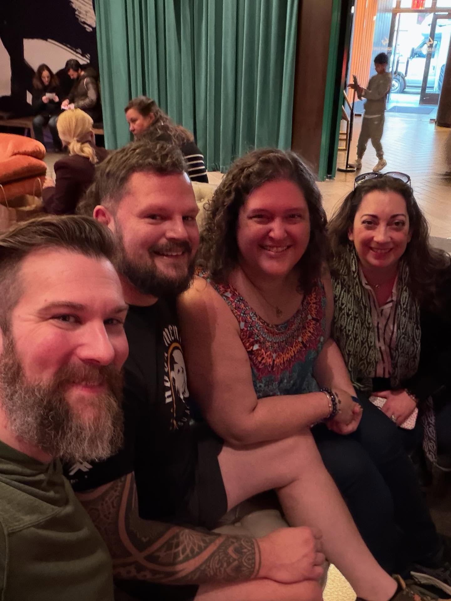 That time that my bestie and I had tickets in Manhattan and ended up spending a ton of time with Fiber Fam!!! What an awesome surprise! #fiberfolk #fiberfriendsarethebestfriends