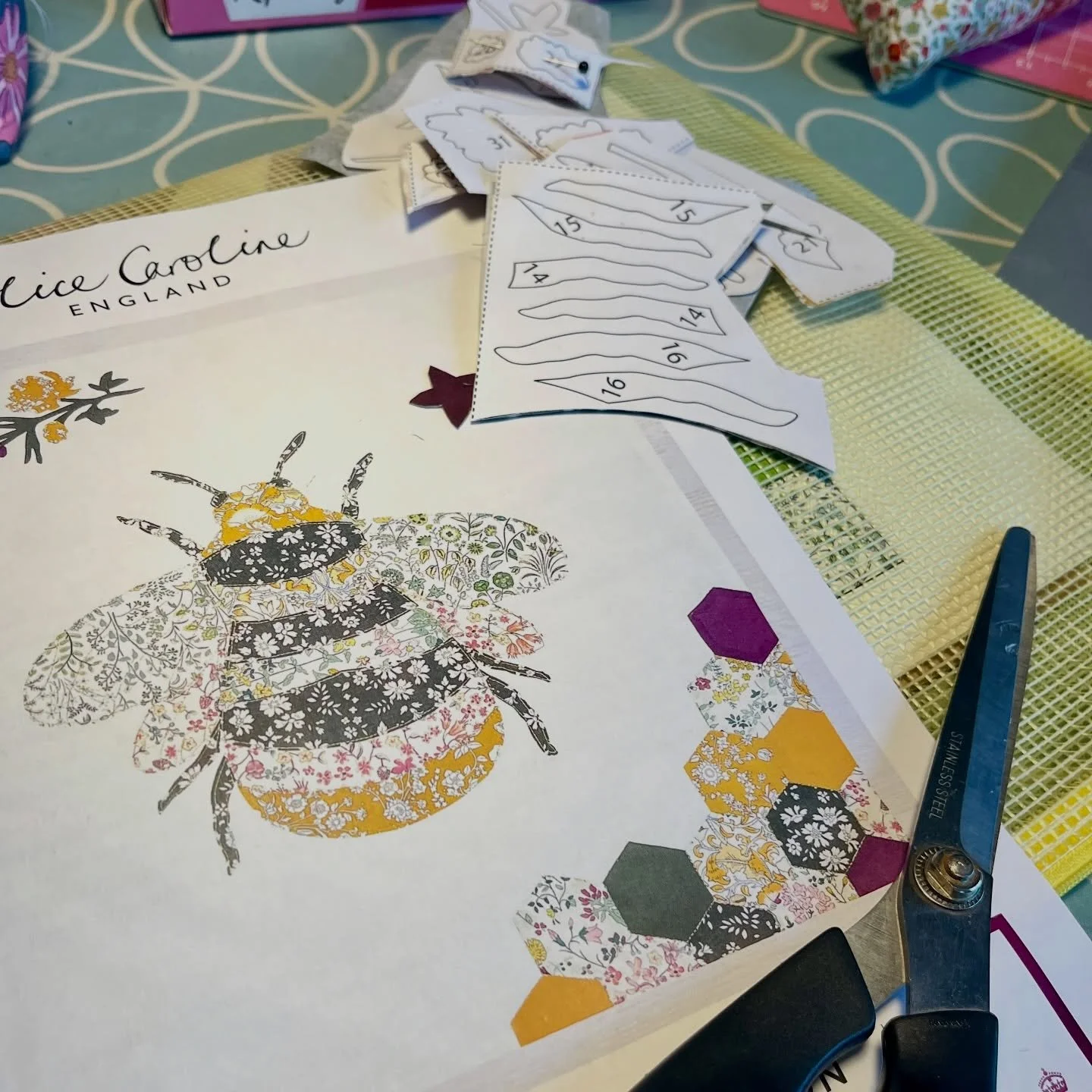 What I&rsquo;ve learnt about myself on day 2 of my sewing for 10 mins a day for lent: it probably isn&rsquo;t ever going to be just 10 mins (where did the last hour go!) and I&rsquo;m too impatient for tiny appliqu&eacute;!

Love this kit but I&rsquo