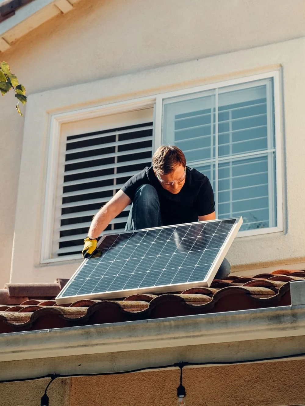 Montage Solaranlage Vordach