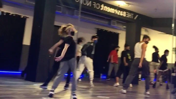 Passion hits different ⚡️⚡️⚡️
/
/
Thank you dancers for lighting up the room with your focus, energy and PASSION for dance!

These brief moments at the end of class only tell half the story! IYKYK 😉
 
Video 1:
Class w/ @tre.kuchar_ + @wolfboimovemen
