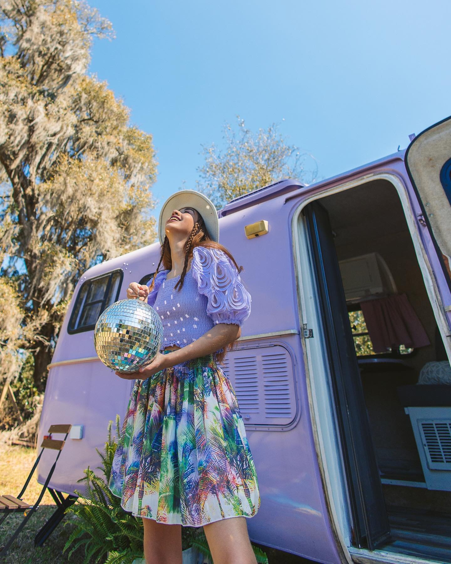 If you're looking for a great getaway 👀👀, @enchantedoaksfarms is a great place to visit. #Tomorrow &amp; 4th July 🇺🇸 we have available the Purple Vintage Camper 💜‼️ 

Perfect to start #july &amp; celebrate #4thofjuly