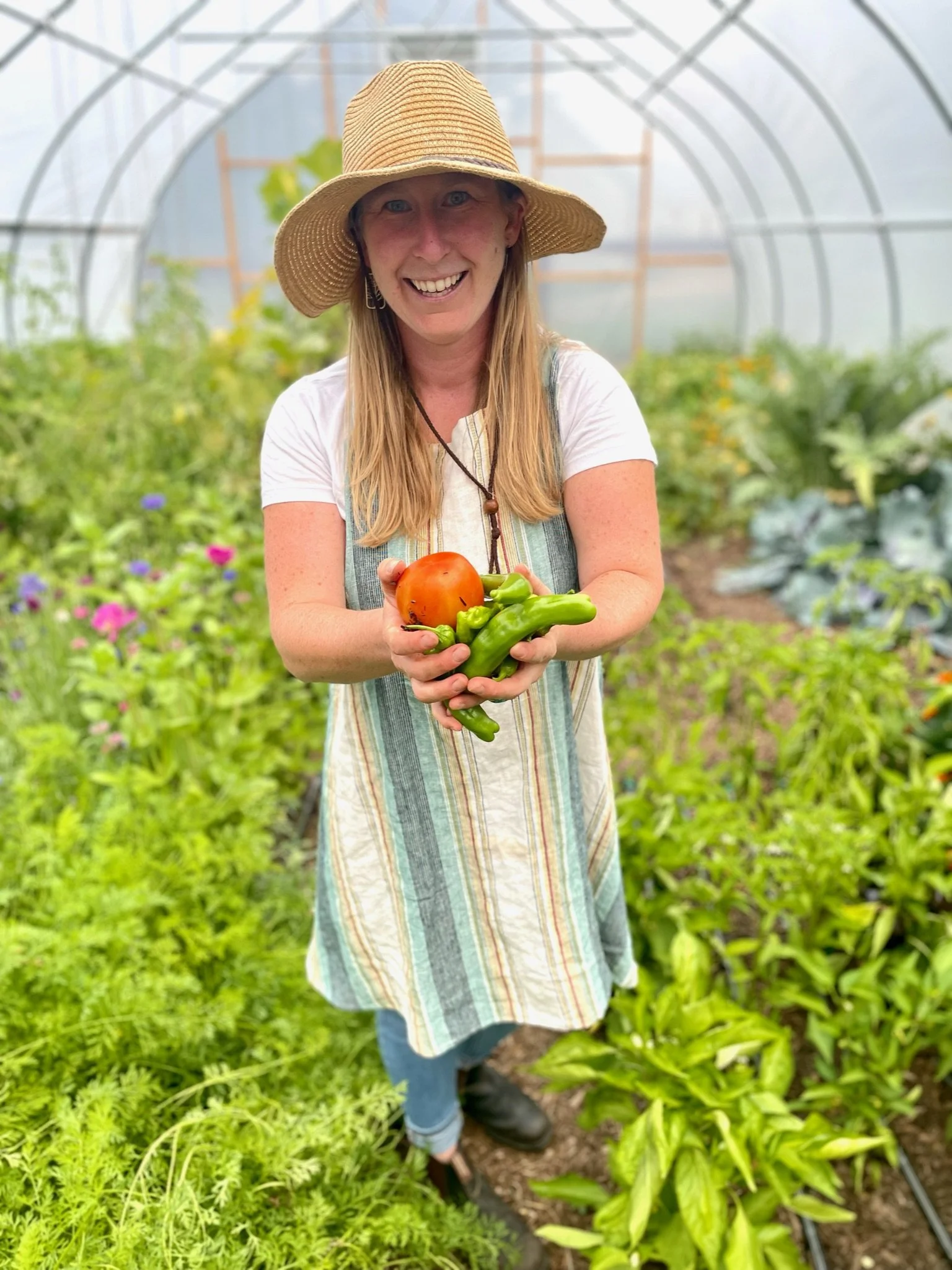 38. Clean Eating &amp; The Power of Locally Sourced Food / Sierra Prothers