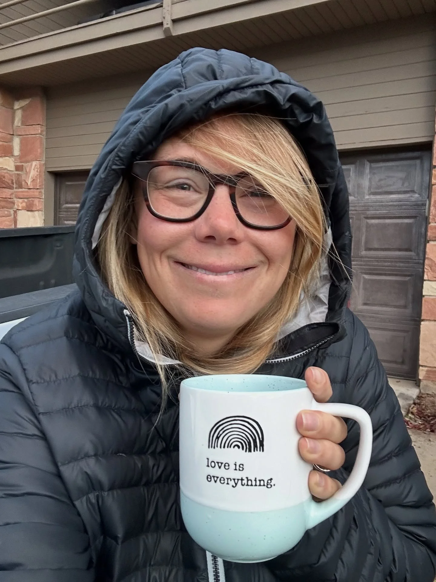 Every morning I stick my feet in the grass and let myself remember what is true. Let my body feel the earth. Let my mind come back home.
#grounding #mindfulmoments #earth #rewire