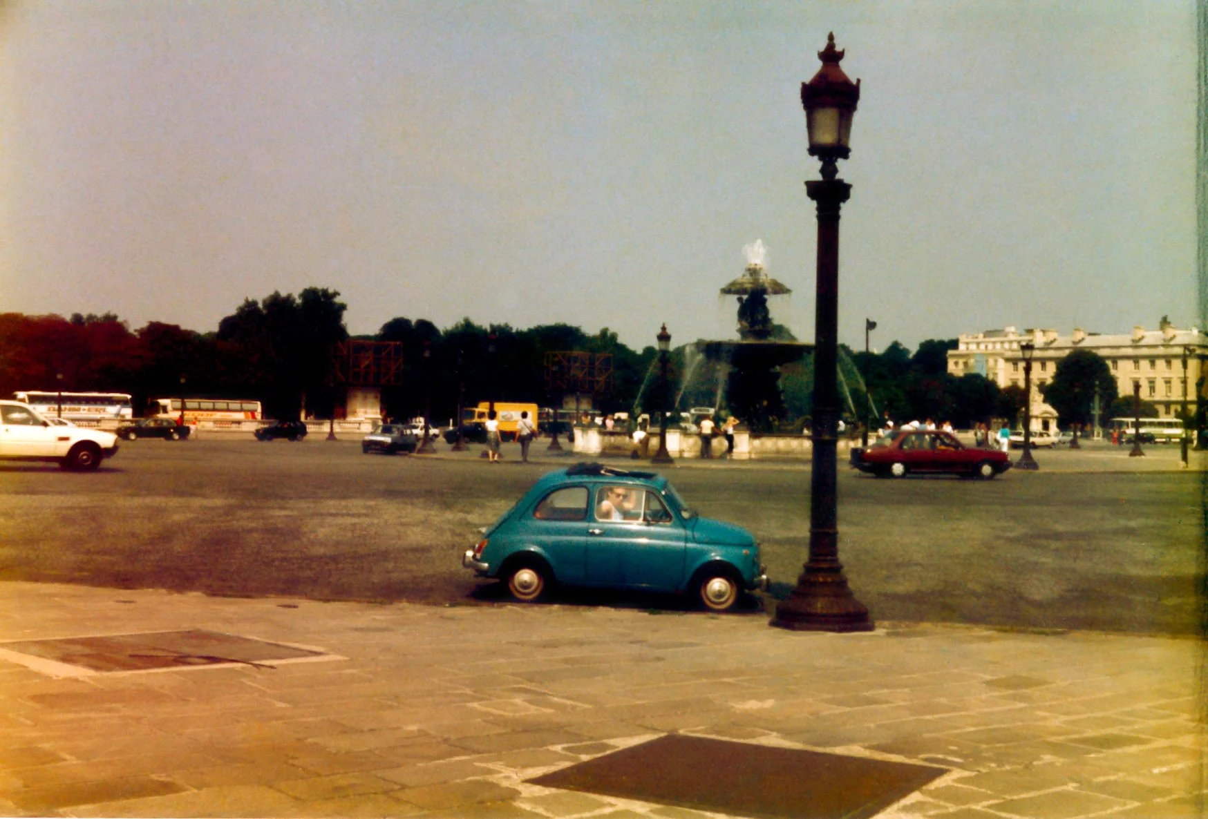 Fiat Cinq Cent Place de l'Etoile_Jonathan in Didier's FIAT 500 PARIS 1984.jpg