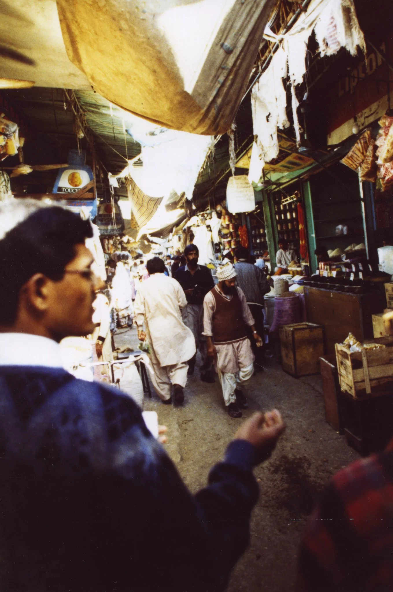 Michael in the Market_Karachi96_600dpi__20200903_21501746.jpg